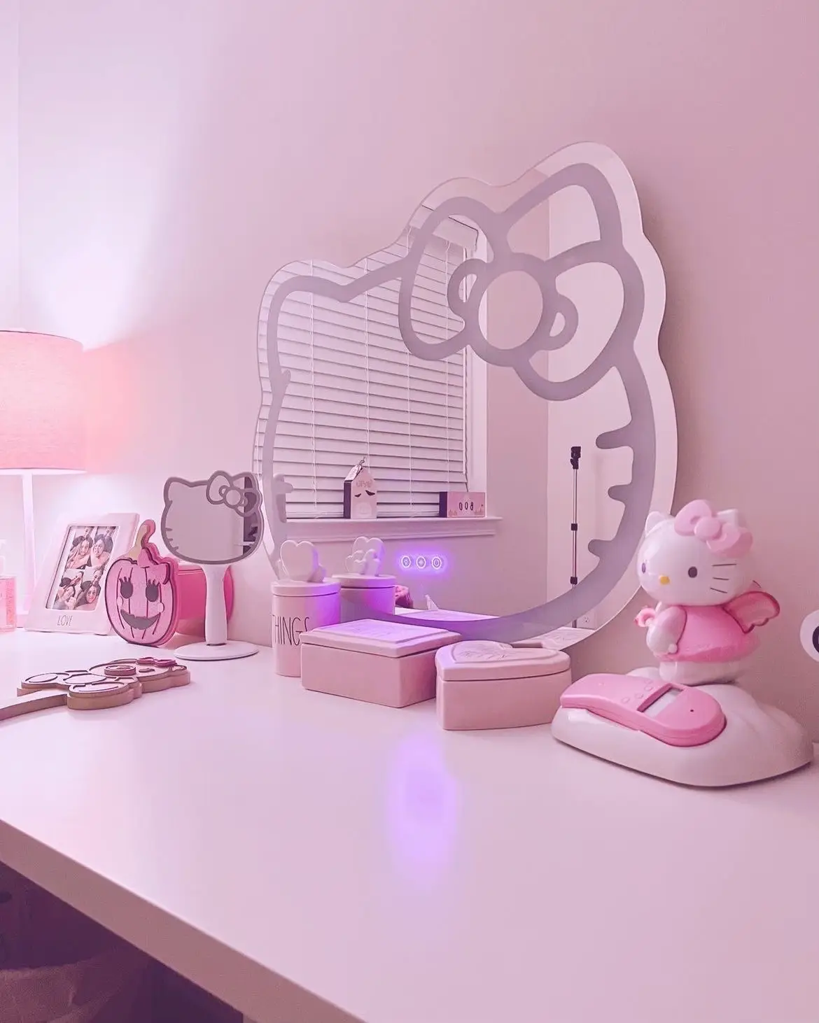 Hello kitty room decor 🖤, Gallery posted by Nicole🌸🤍