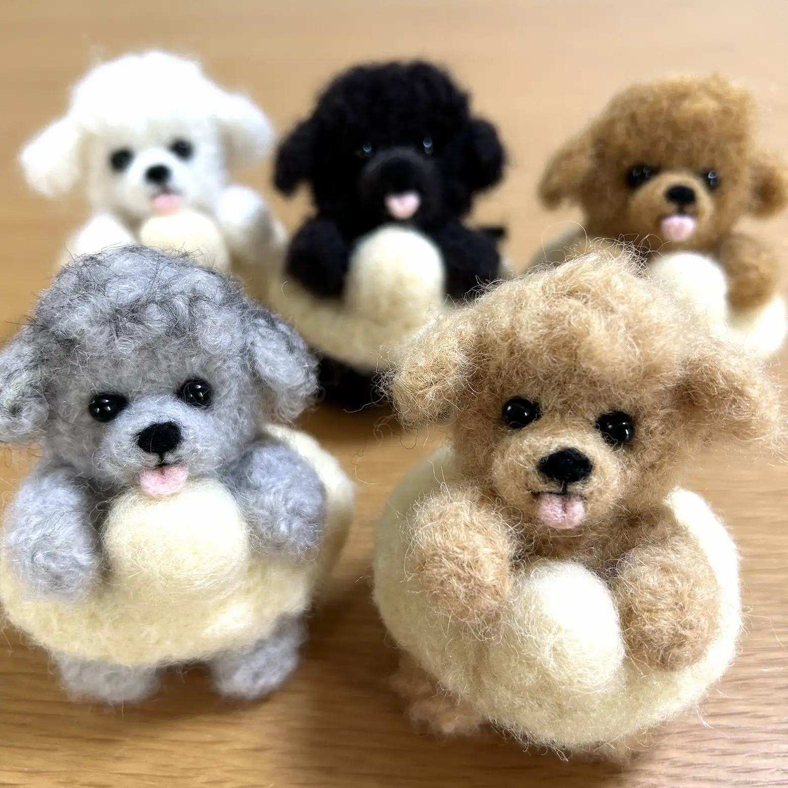 トイプードル アヒルのおもちゃとベッド付き 羊毛フェルト ハンドメイド 犬 雑貨 見づらく