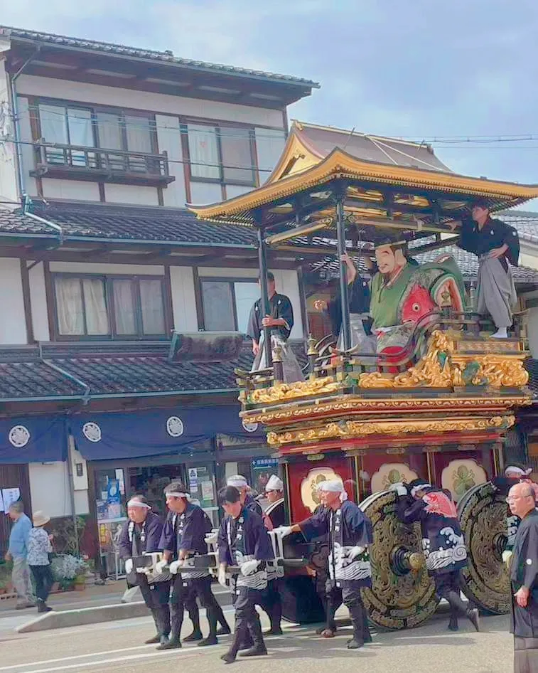 富山 豪華絢爛 城端曳山祭 ユネスコ無形文化遺産 越中の小京都 | ごまが投稿したフォトブック | Lemon8