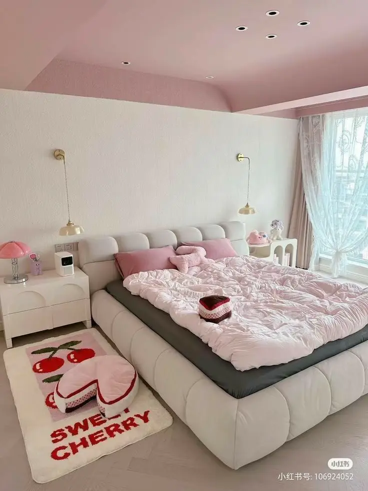 making my bed 🎀🕯️#coquette #coquetteaesthetic #roomdecor #roominspo , Coquette  Room Decor