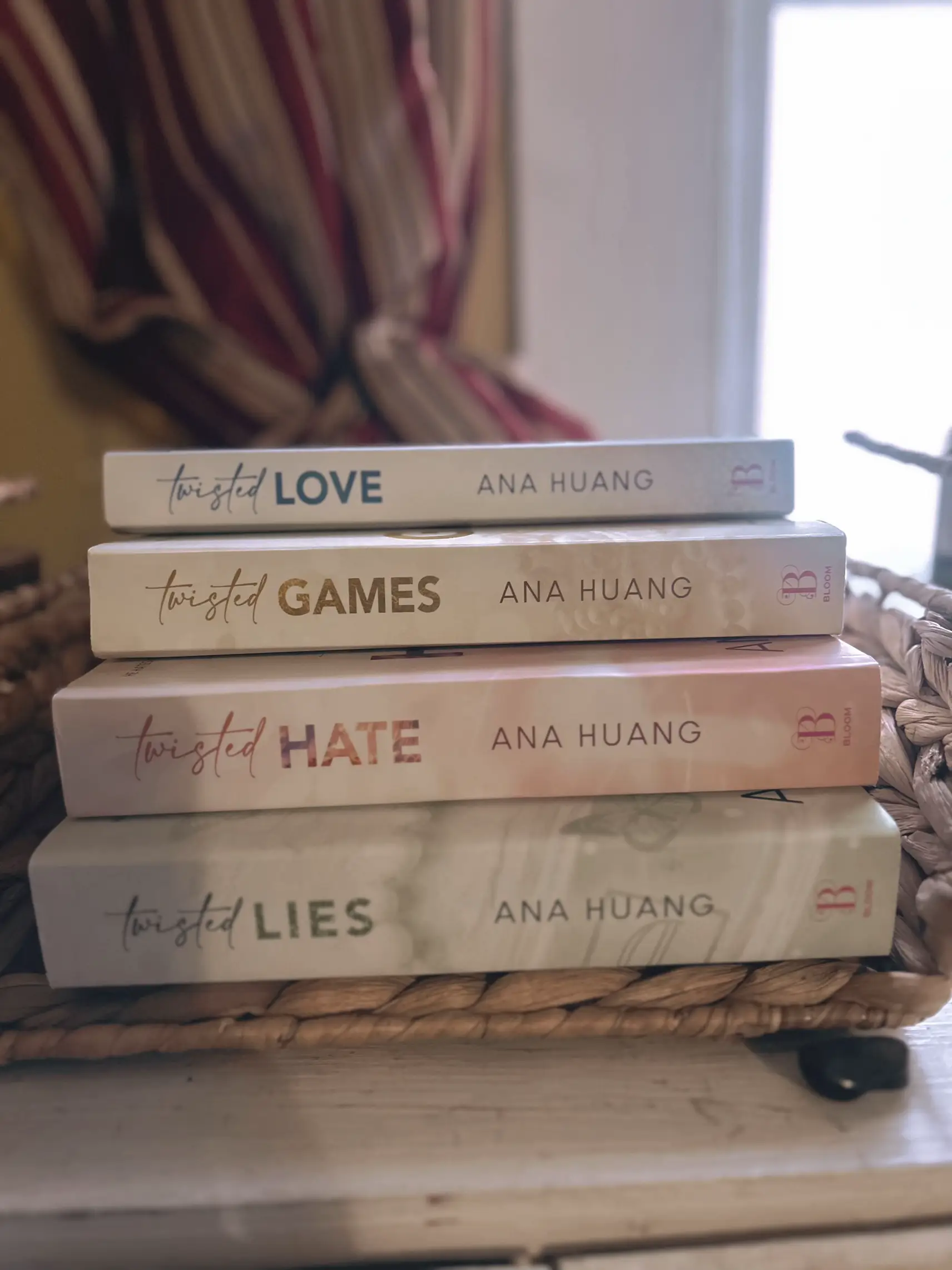 Nia ♡ on X: Ana huang you are insane Billionaires, sins, and women who are  going to turn their world ??? I'm gonna eat up this series. I have a  feeling king
