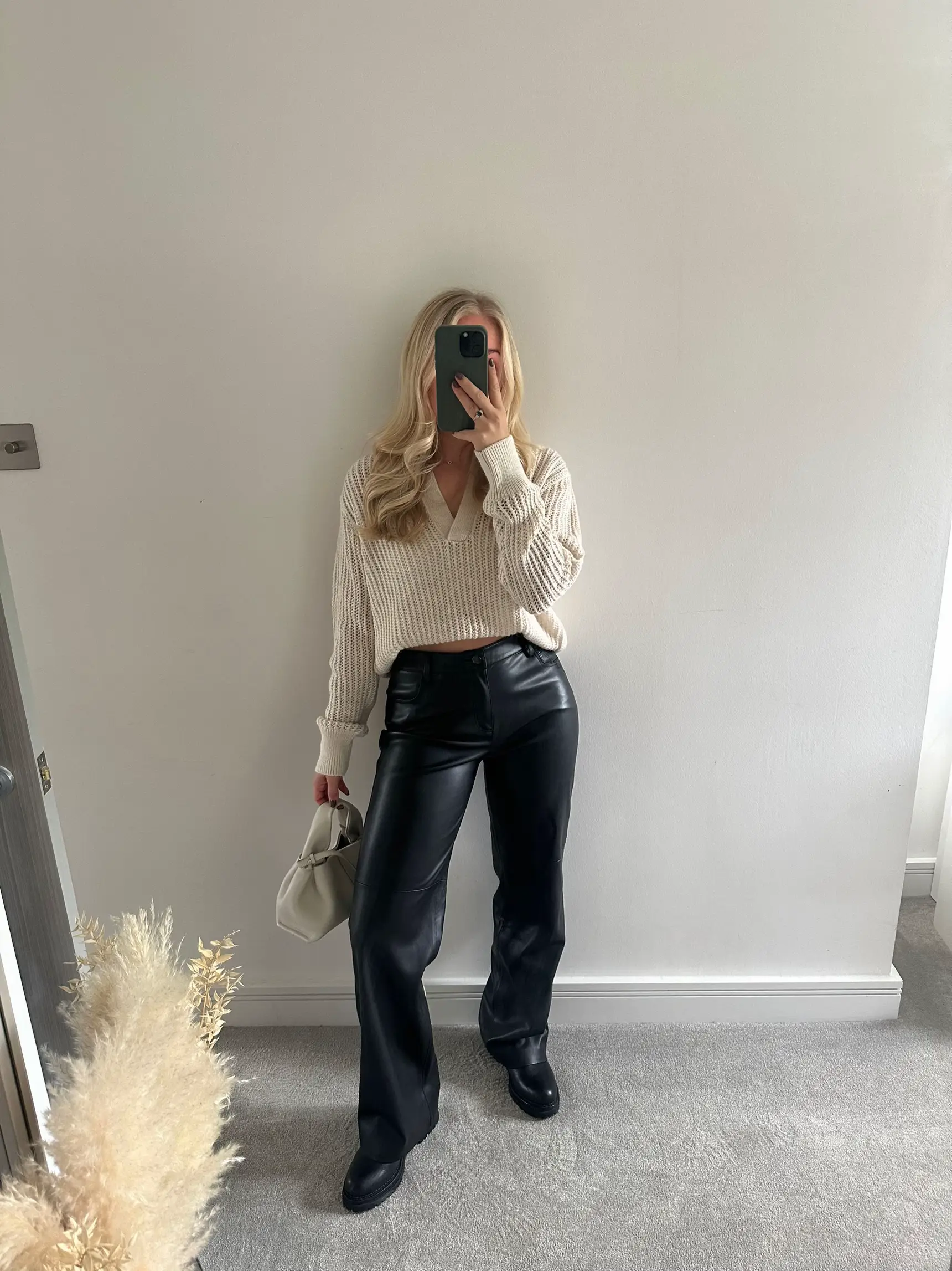 Clever Lady - 👉Types of Pants  Women's Trousers Styles & Trends  👉 Pants are an essential must-have in every  girl's wardrobe. From different types of jeans to basic trousers, find all