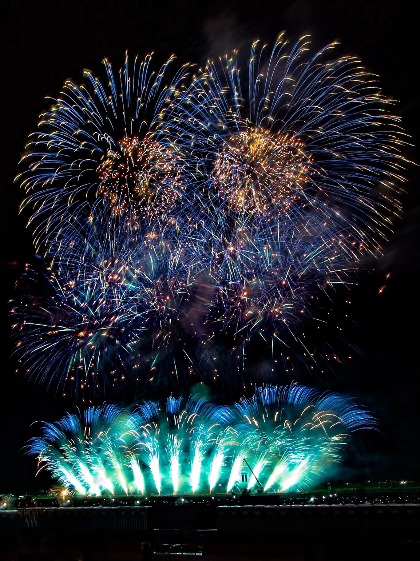 秋田】日本三大花火大会のひとつ🎇一流の花火師たちによる競技大会！全然花火競技大会「大曲の花火 | Mizu┊︎旅・グルメフォトが投稿したフォトブック  | Lemon8