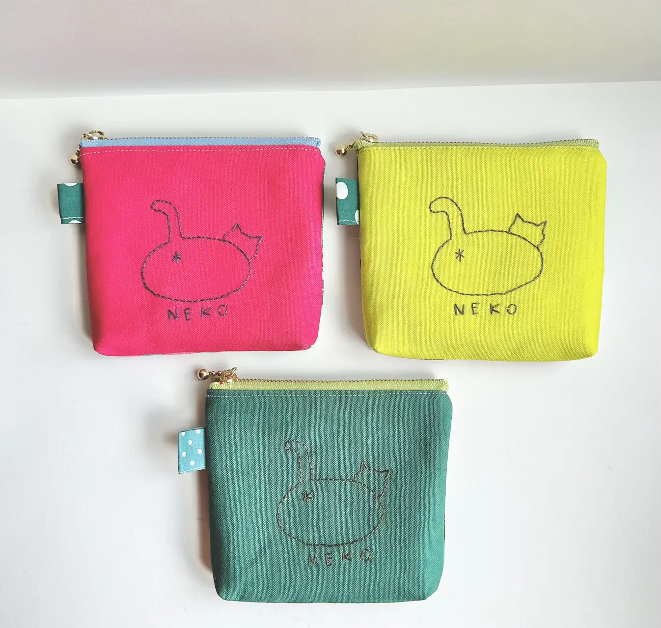 ♡ハンドメイド*猫型ポーチ♡カラフル猫ちゃん( ΦωΦ )♡