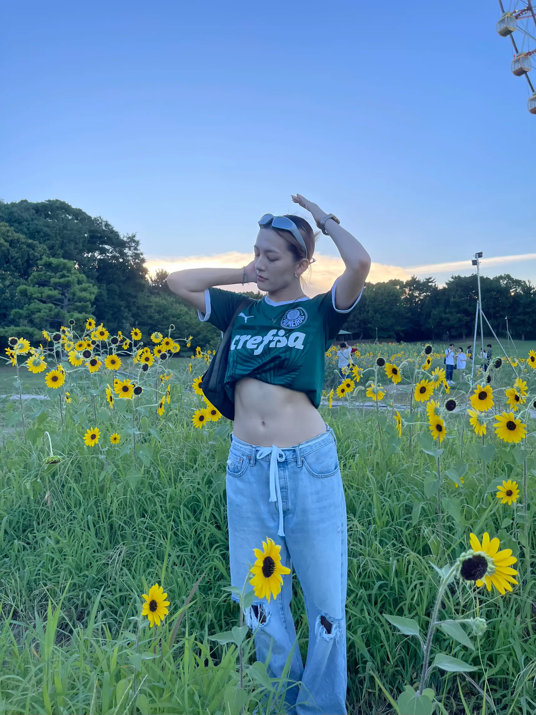 海外風】ひまわり畑コーデ? | MARIAが投稿したフォトブック | Lemon8