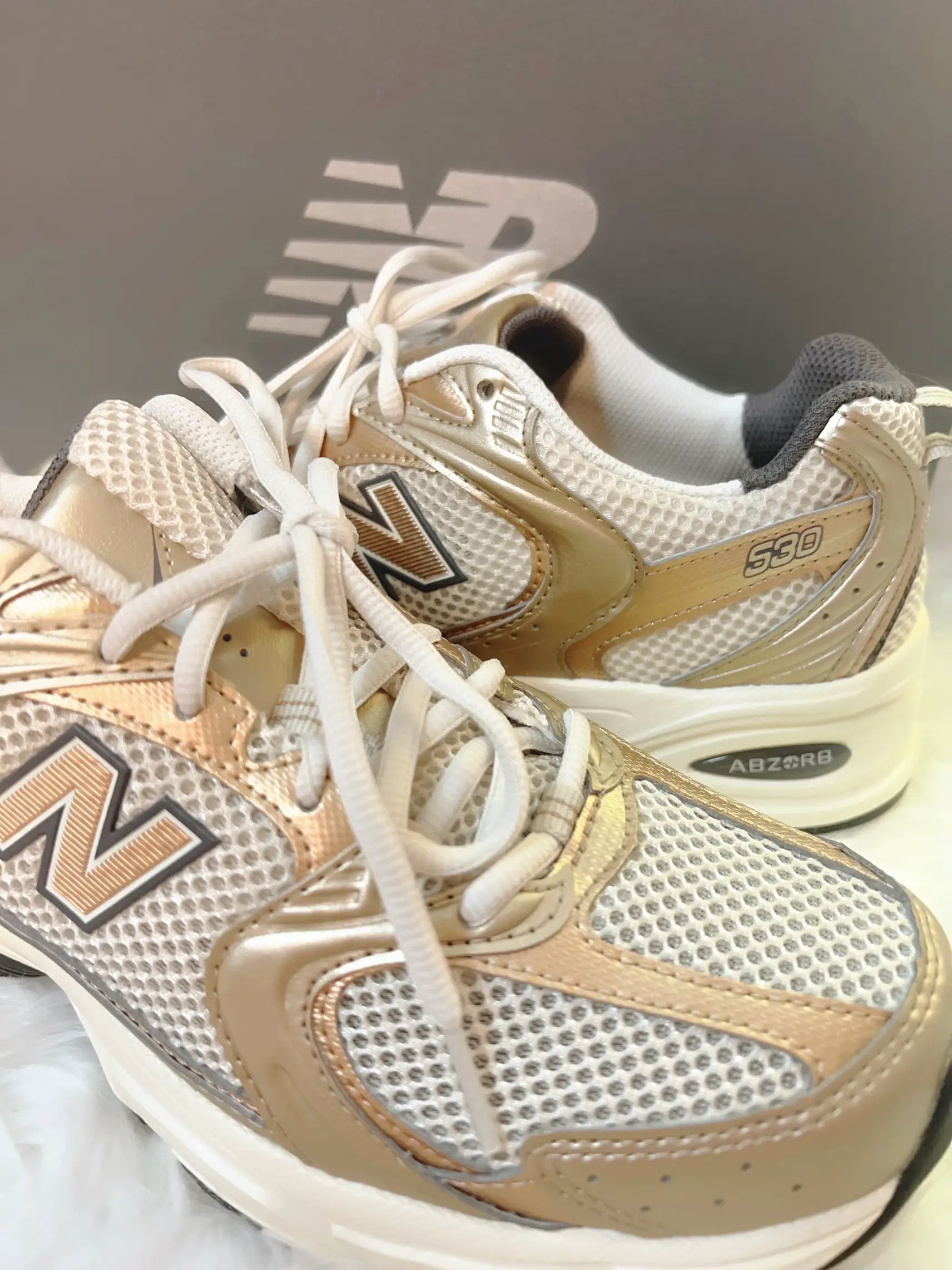 New Balance 530 Athletic Shoe - Turtledove / Gold Metallic / Magnet