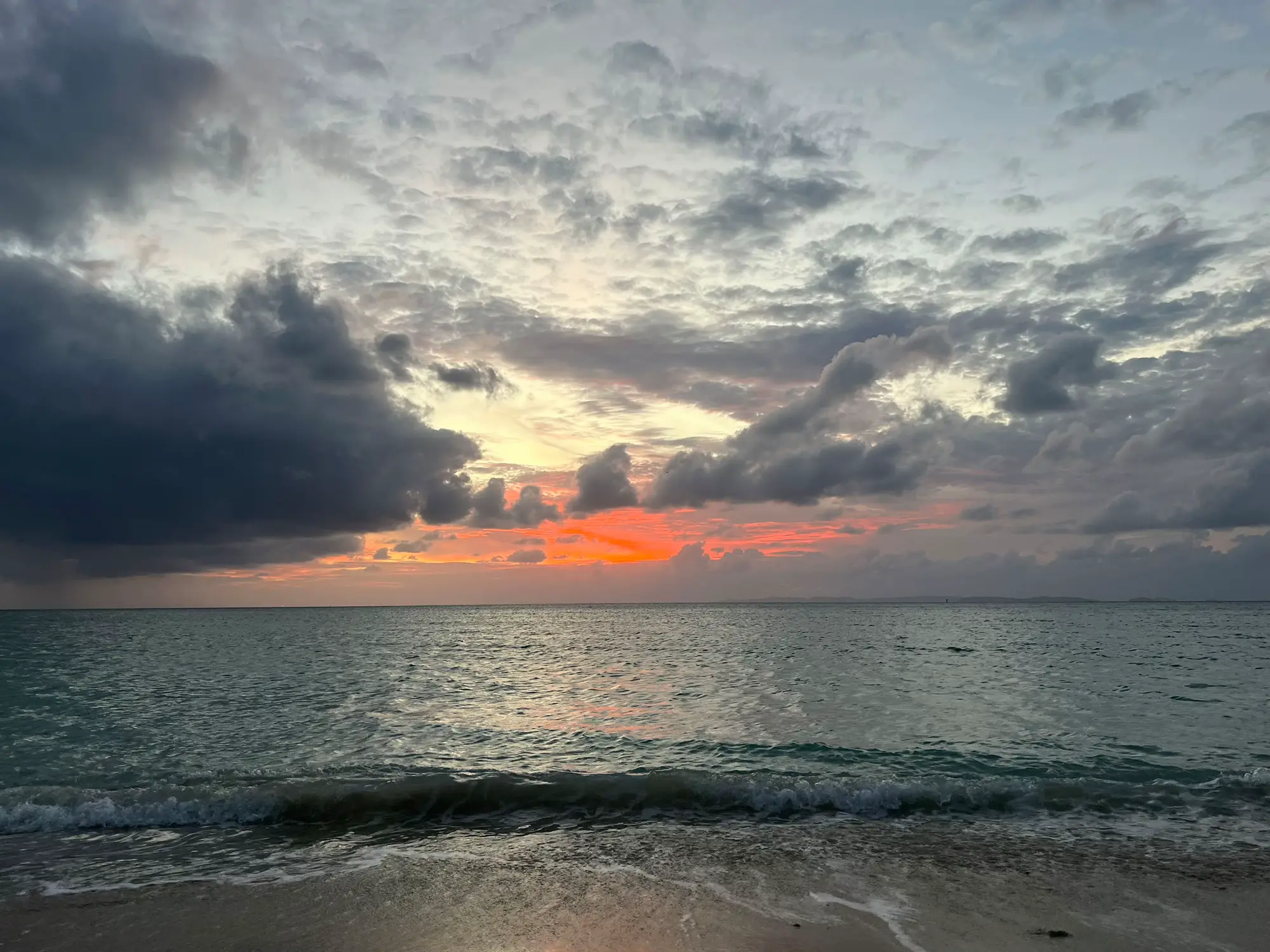 レジンアートみたいな青い海と波‪🧡‬‪夕陽🌅🧡 | smileが投稿したフォトブック | Lemon8‬