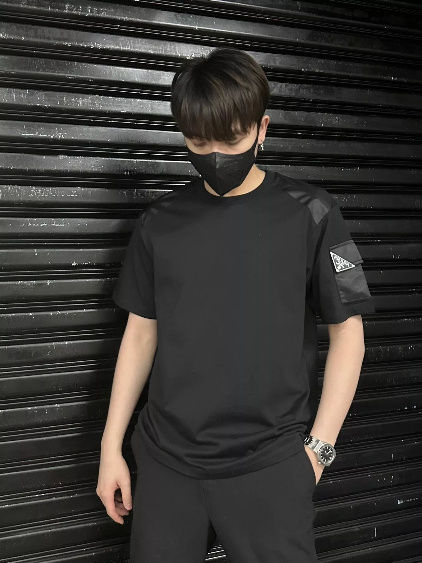 プラダ PRADA☆ワンポイントロゴ入りポケットTシャツ 定番ブラック