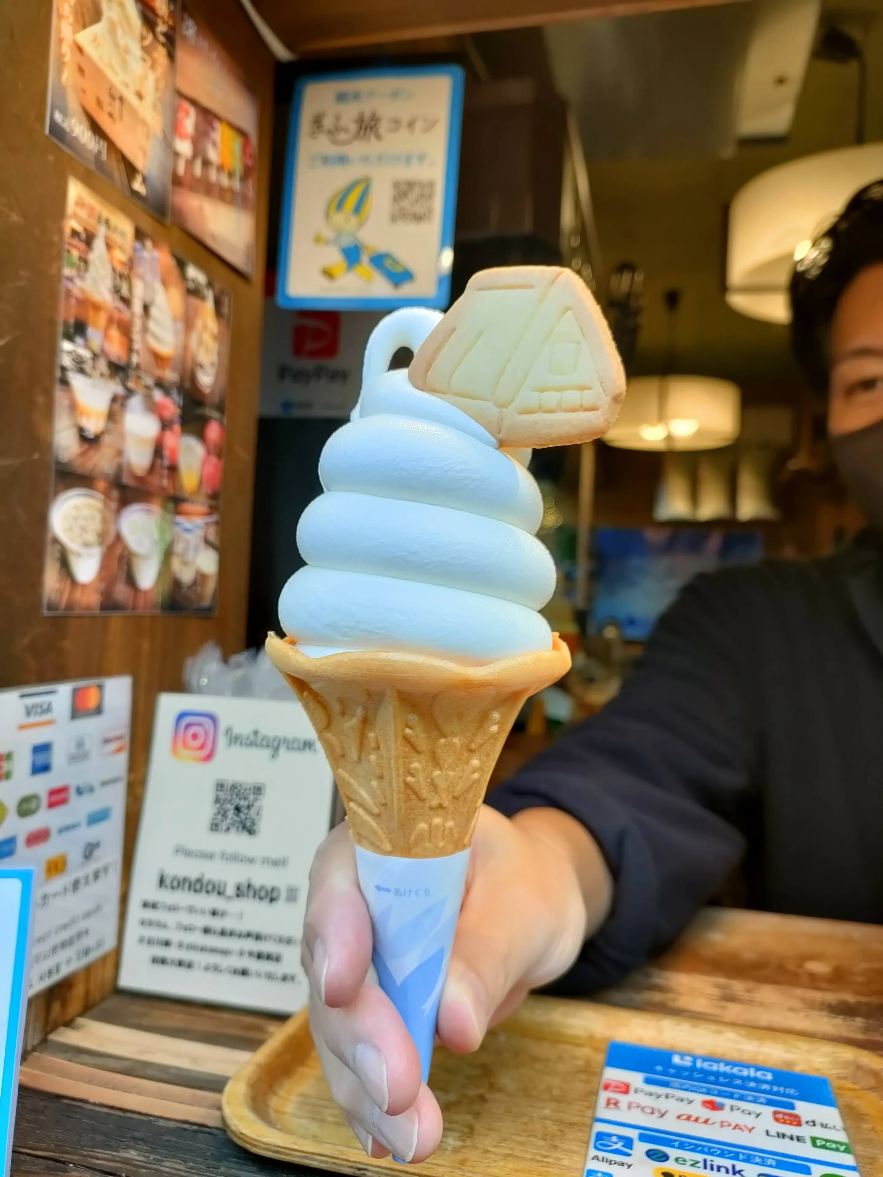 白川郷の濃厚ソフトクリームと飛騨牛乳入りクッキーの魅力