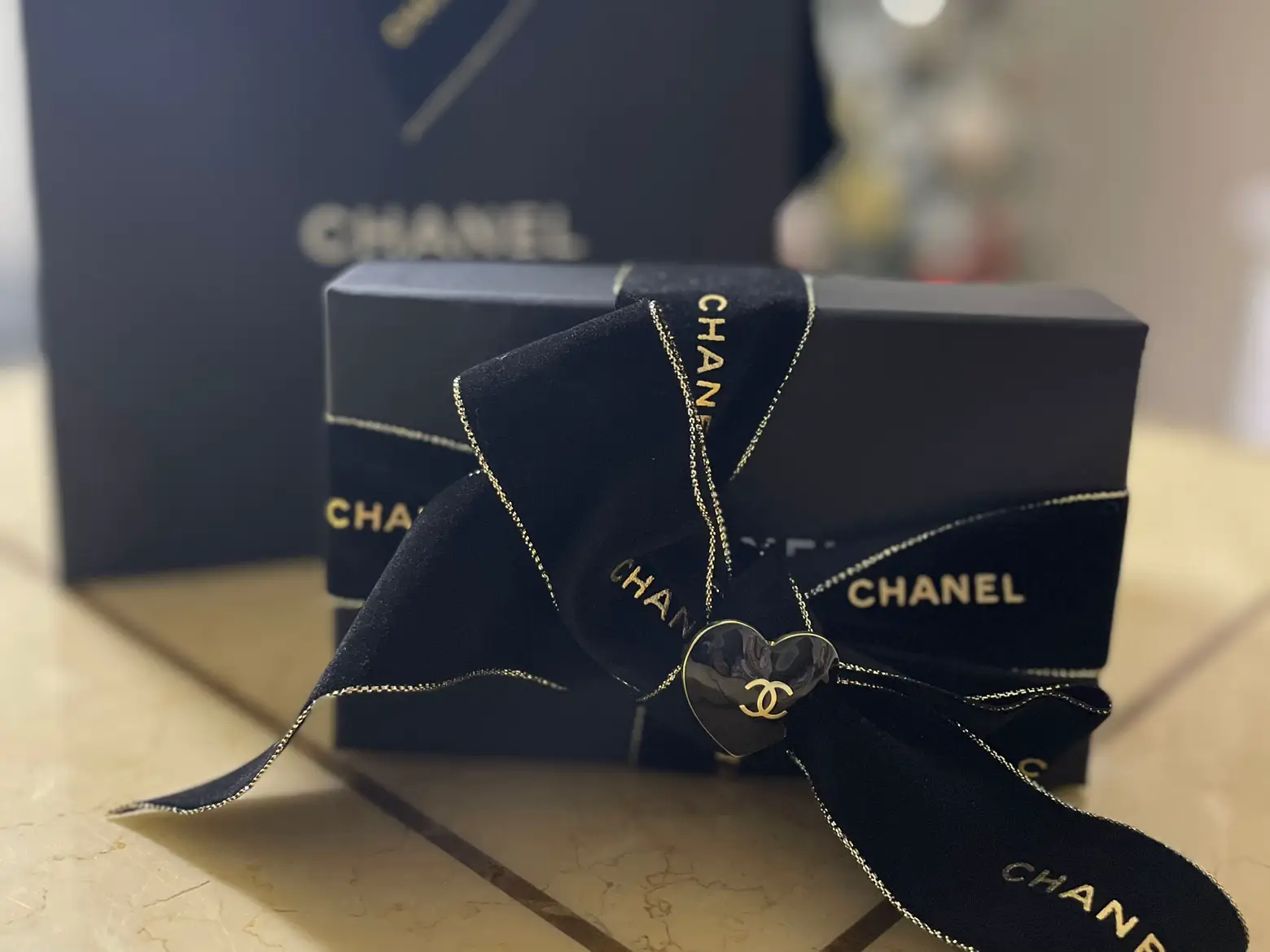【手元に品格を♪】CHANEL パスポートケース キャビアスキン CHANEL ♡ パスポートケース キャビアスキン ホリデー 黒 ギフト