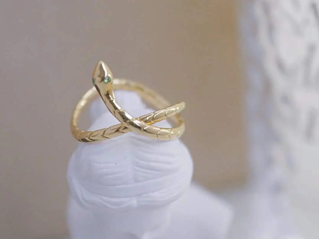 Emerald spirit snake ring | Miss WoWが投稿したフォトブック | Lemon8