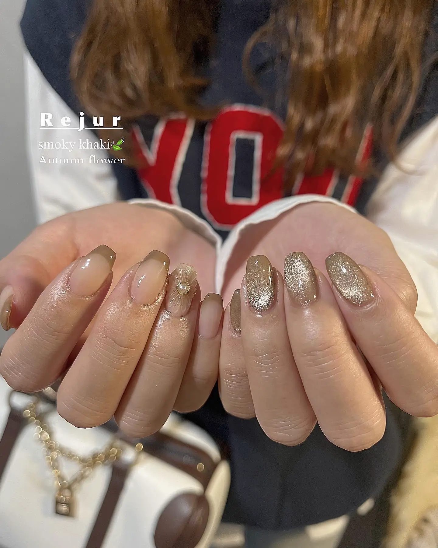 カーキ色のフレンチ×マグネットにぷっくりフラワーネイル🌸 | ネイル  