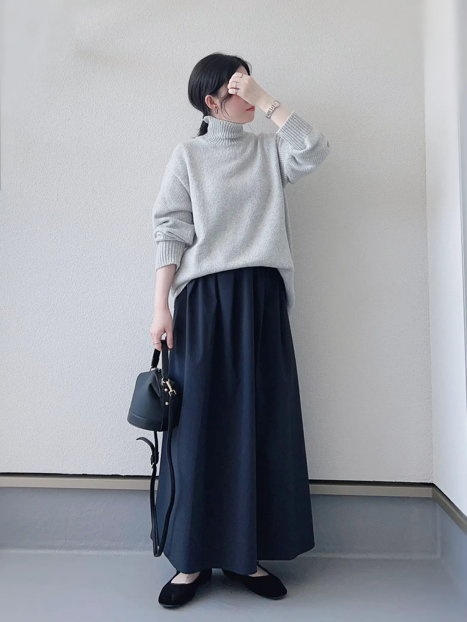 UNIQLO グレーニットで秋のモノトーンコーデ  🖤 | haruが投稿した