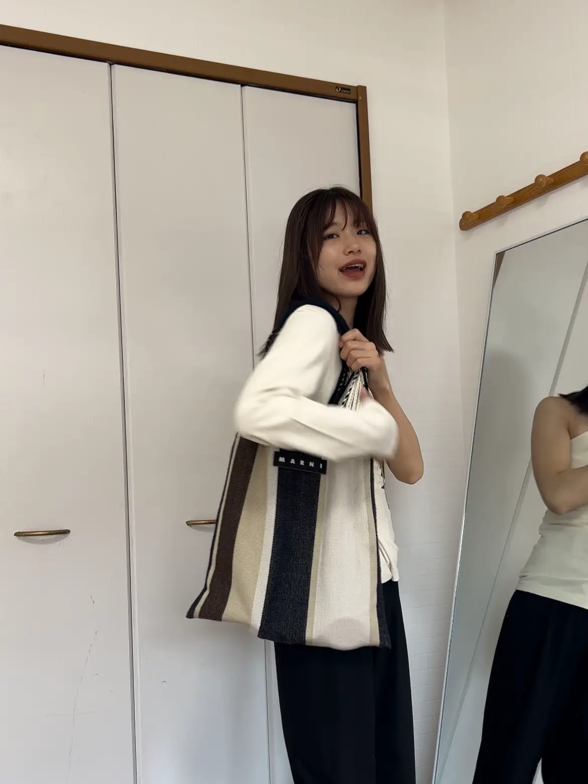 コメントなし購入OK】マルニ MARNI フォンポーチ ミニショルダー くわしく