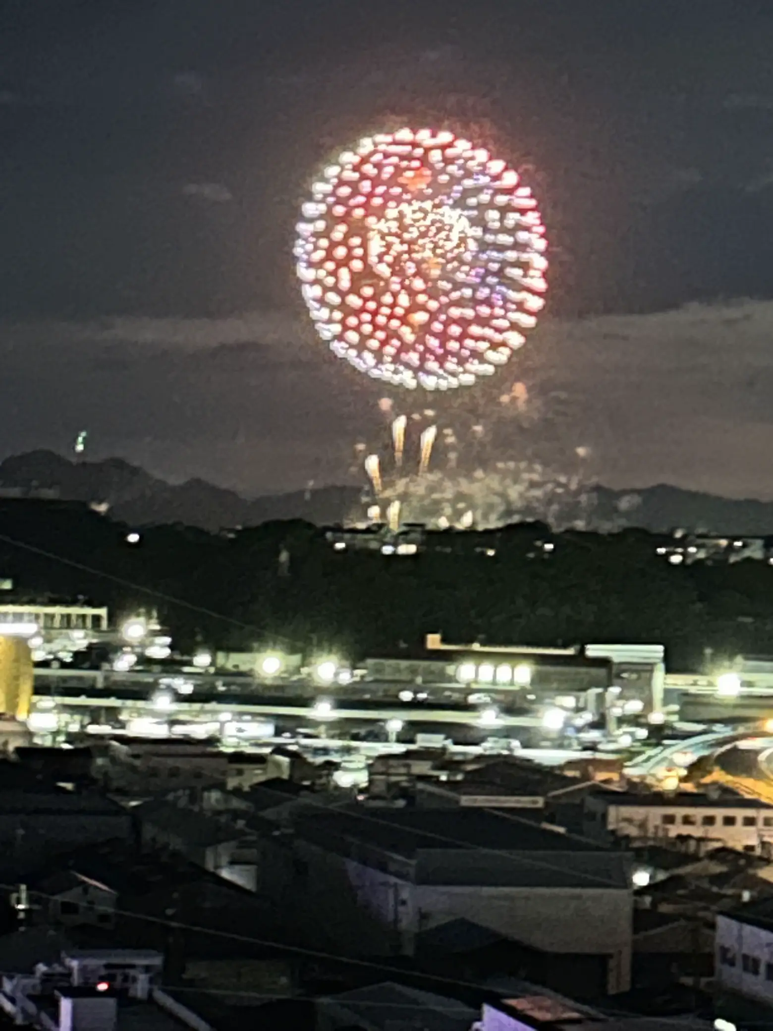 広島市の宇品で、花火大会🎆です🎆 | 桑田敏彦が投稿したフォトブック | Lemon8