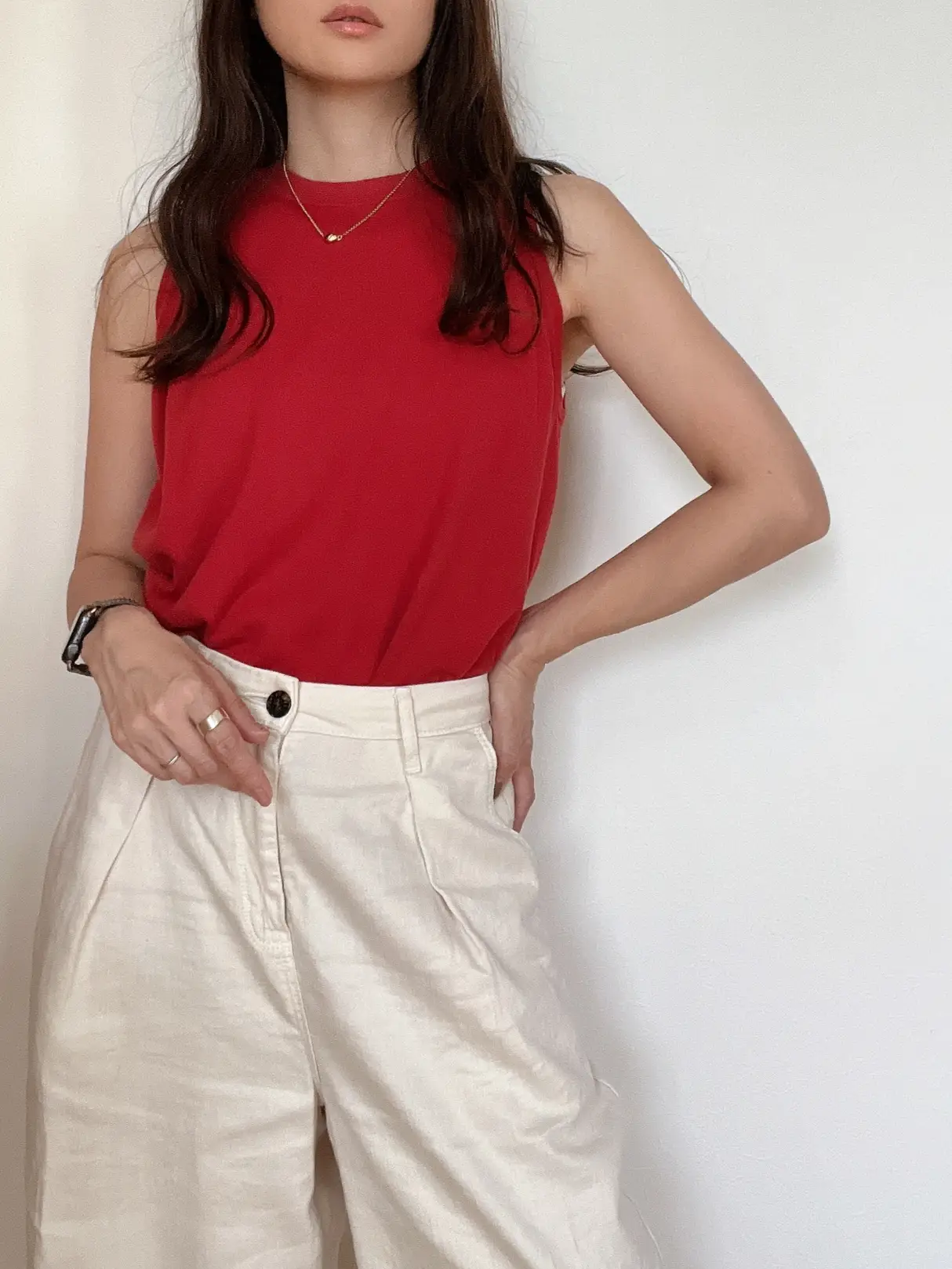赤が主役の程よい肌見せ夏の3色コーデ | tomo.が投稿したフォトブック 