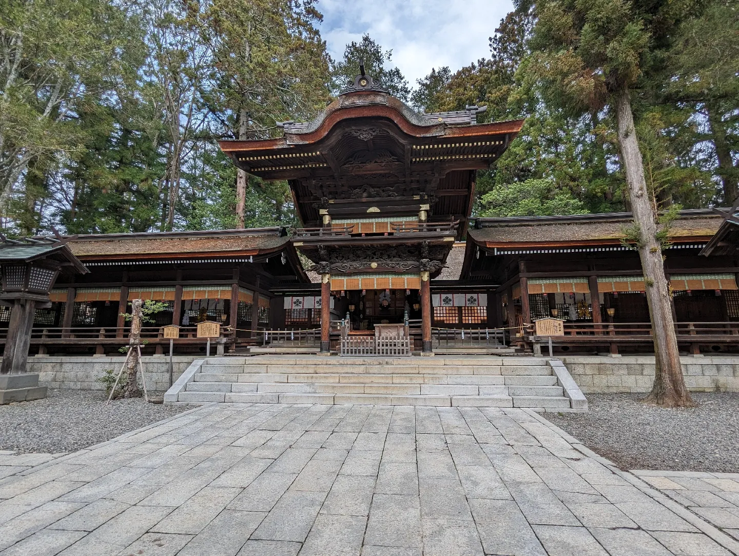 諏訪大社 下社秋宮(下諏訪町) 御祭神 八坂刀売神 お社の造 | パワースポットのんびり巡りが投稿したフォトブック | Lemon8