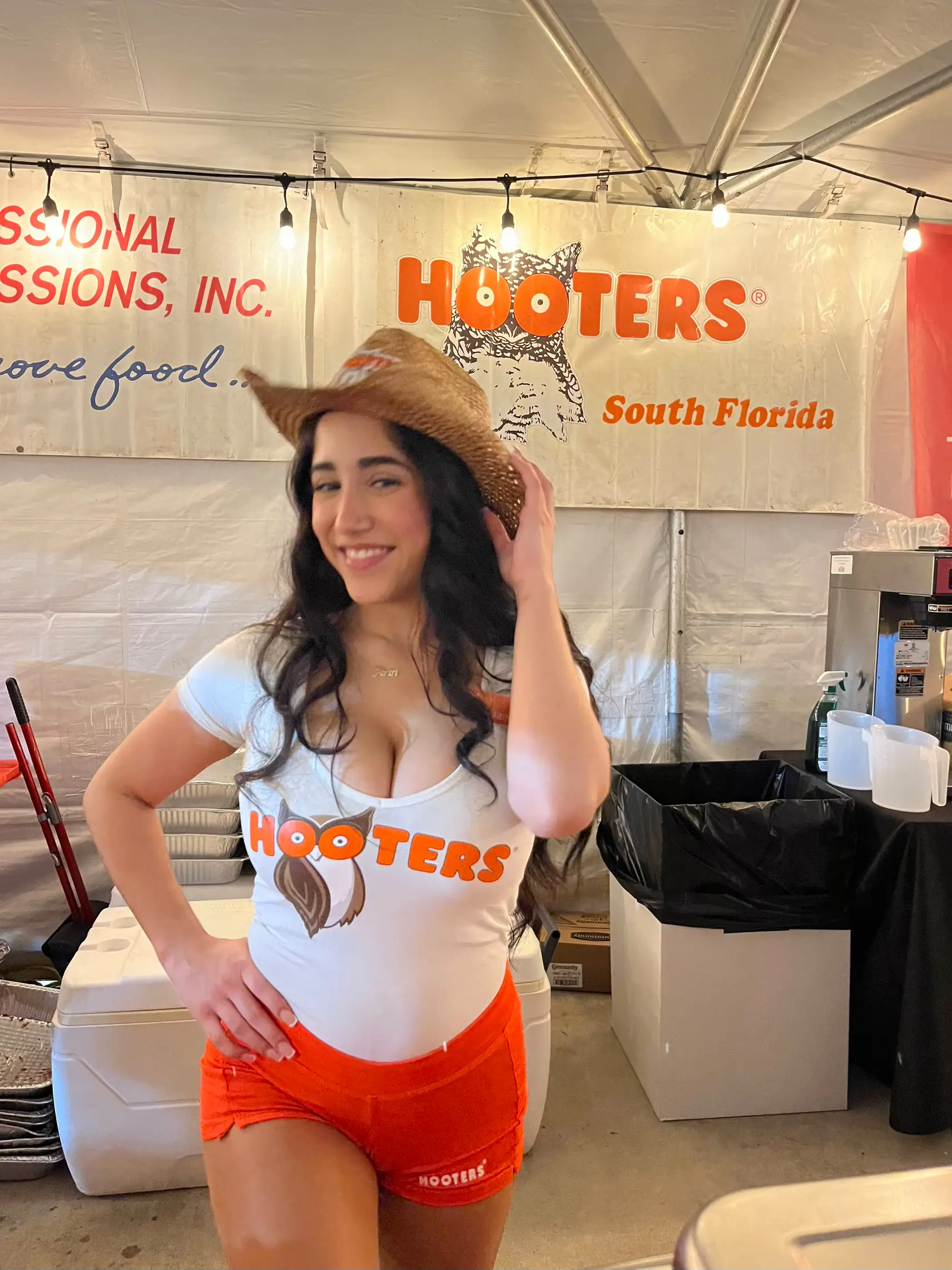 Hootersgirl - Lemon8 Search