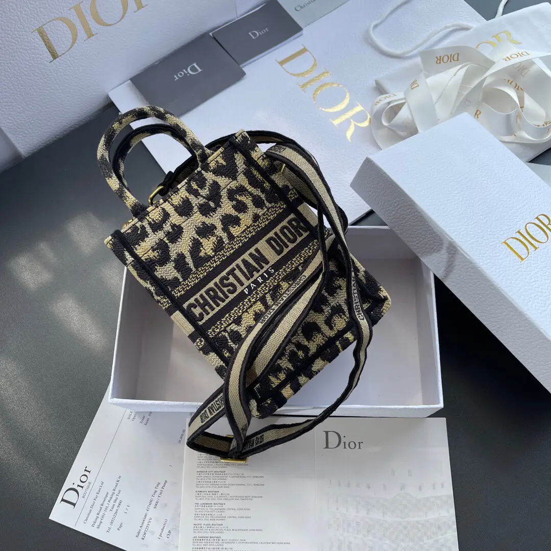 Dior discount handphone bag