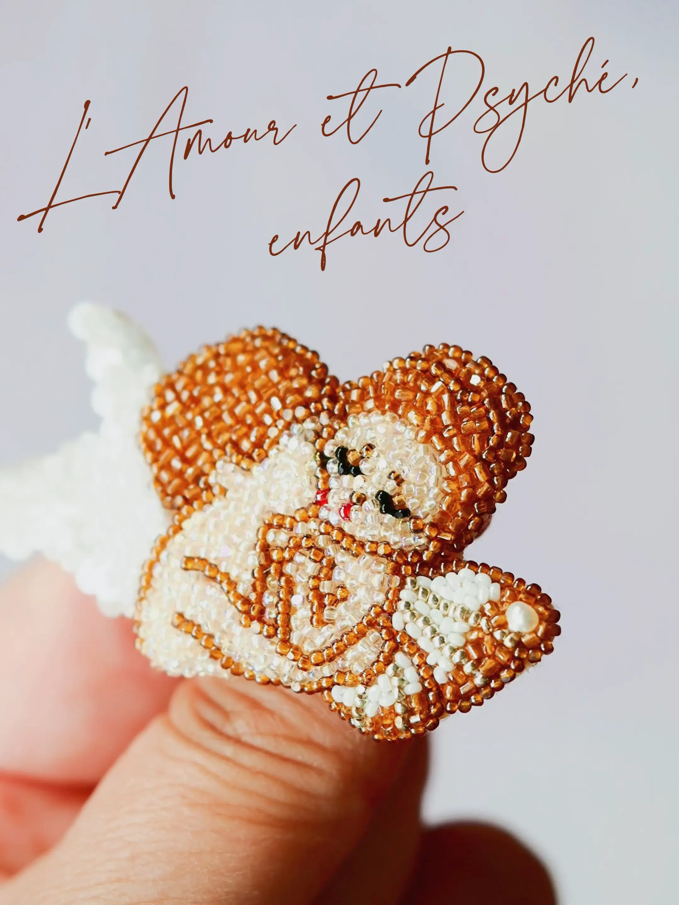 珍しい刺繍絵です。(顔料を使用して手描きではない)