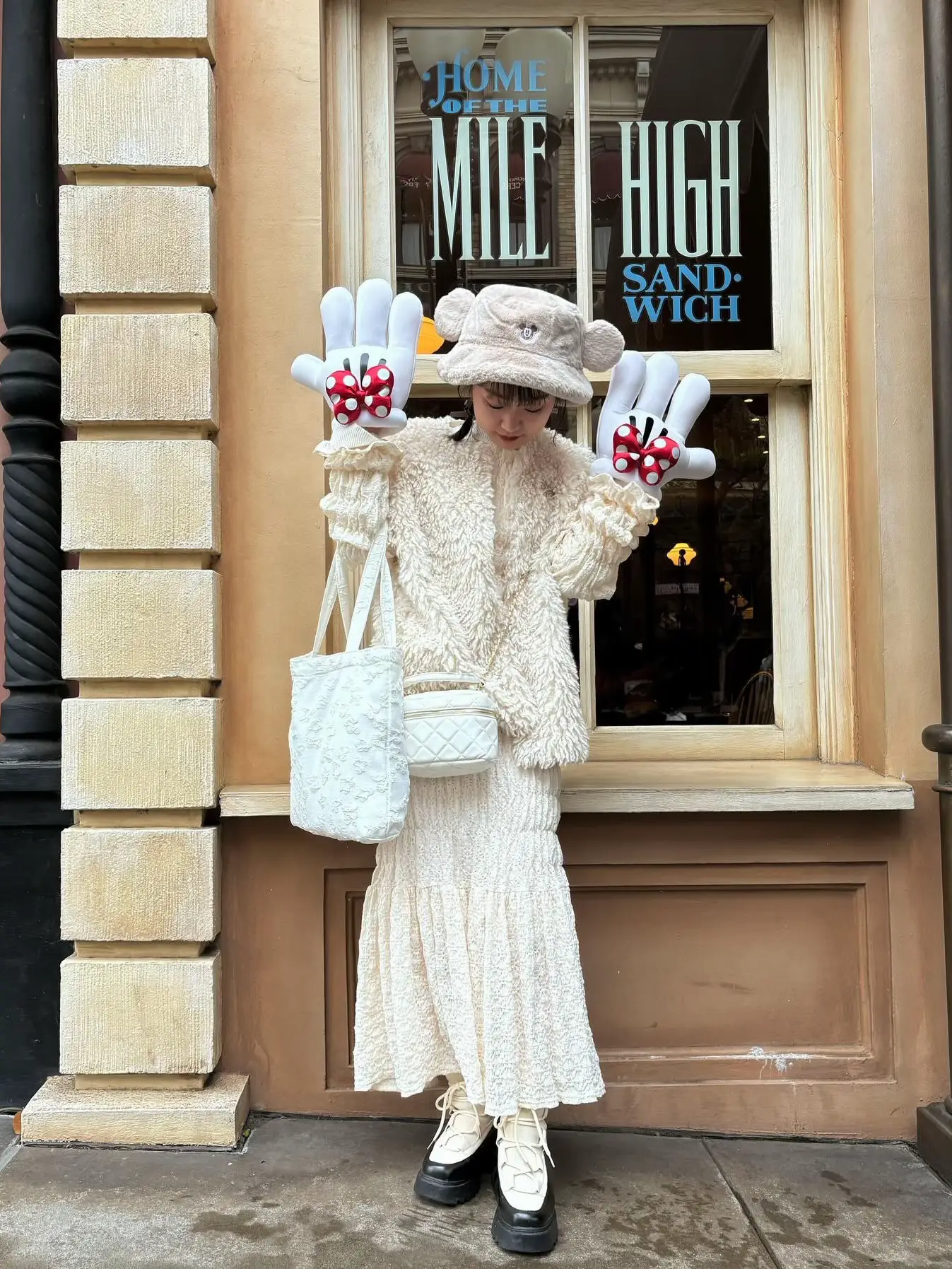 もこもこフード付きロングワンピース♡冬のデートコーデに もこもこフード付きロングワンピース♡冬のデートコーデに