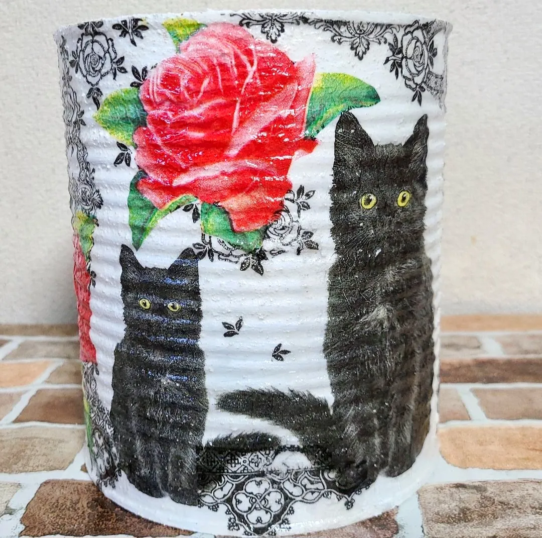 猫ちゃんと薔薇のリメイク缶? | ぷ～ちゃんが投稿したフォトブック 