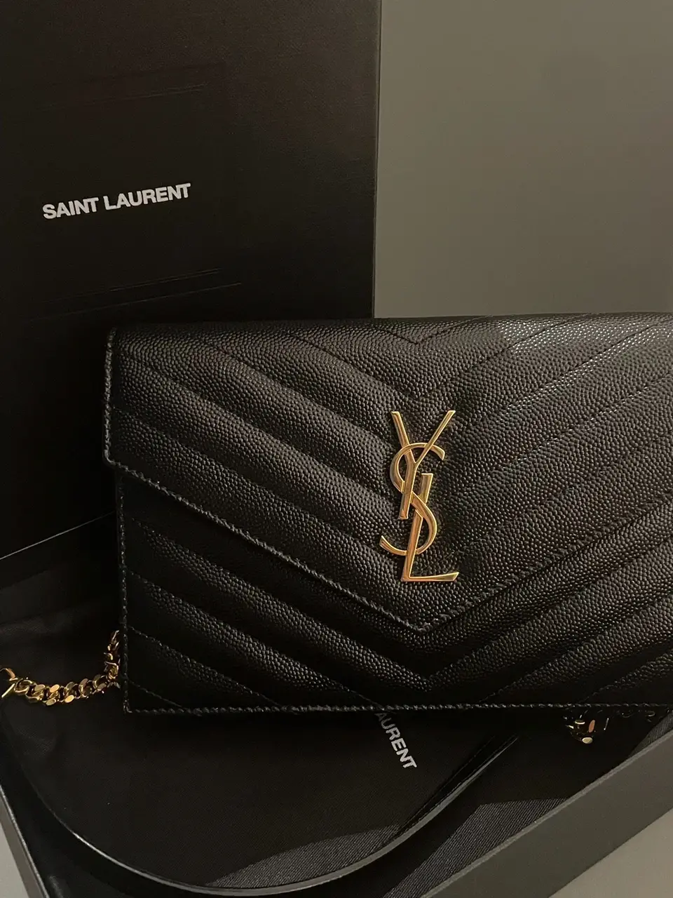 Authentic Saint Laurent YSL Medium Leather Chain Envelope Bag (M size,  Noir)