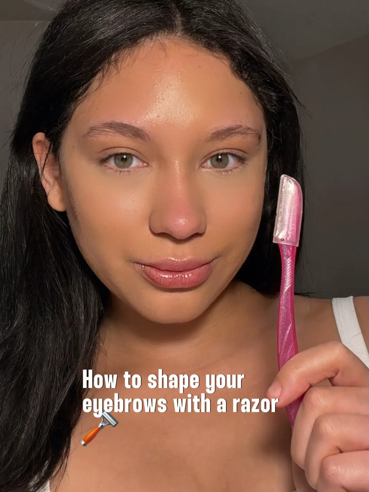 Shaping eyebrows deals with razor