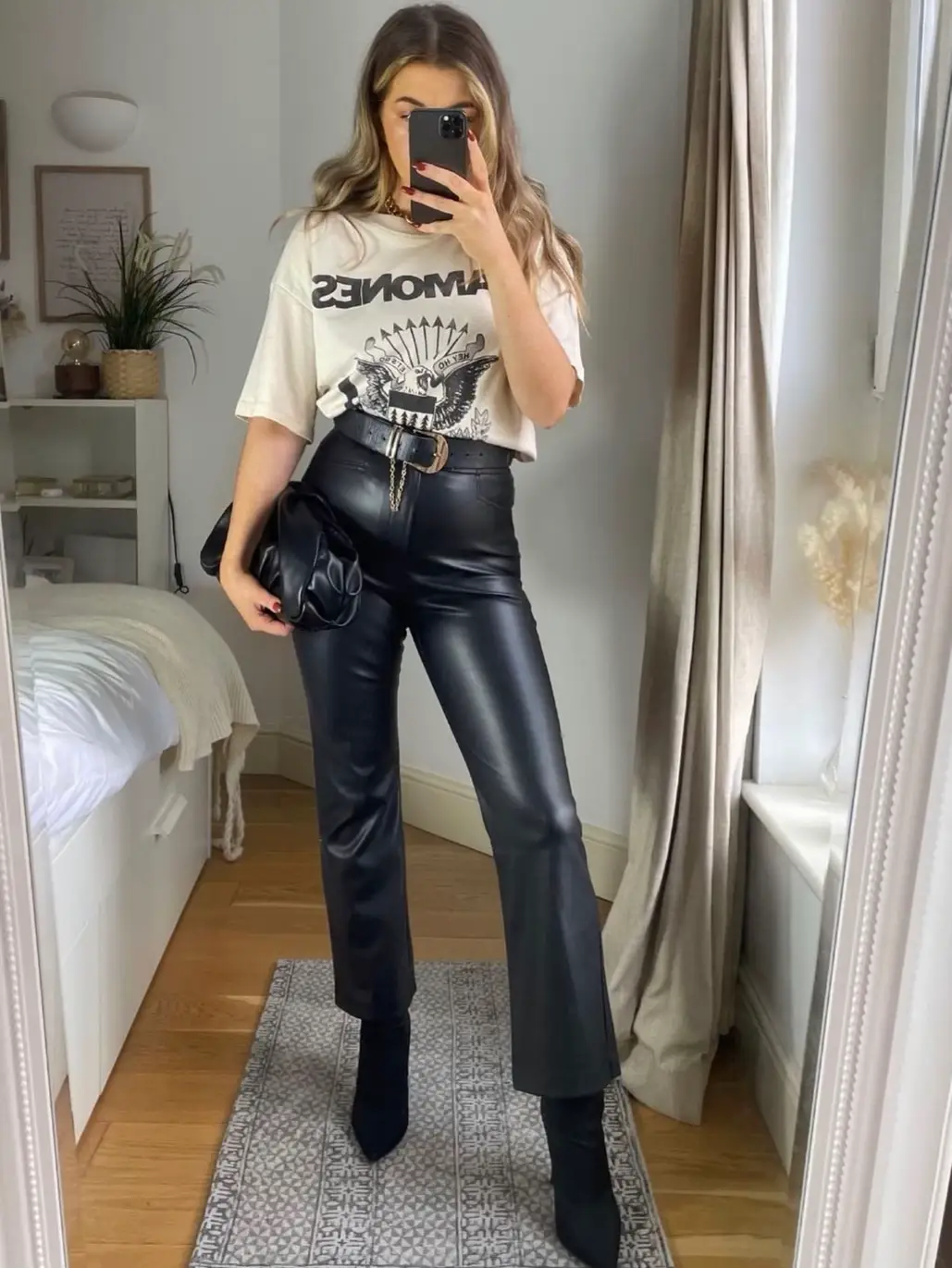 How to Wear Faux Leather Pants & Leggings (10+ Outfit Ideas)  Faux leather  pants outfit, Leggings are not pants, Faux leather pants