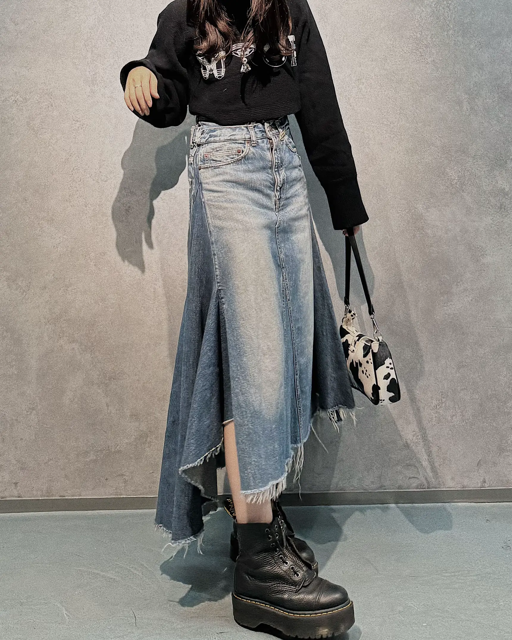 OOTD】フォルムが可愛すぎる変形デニムスカート🐄 | 나 츠 (NATSU)が投稿したフォトブック | Lemon8