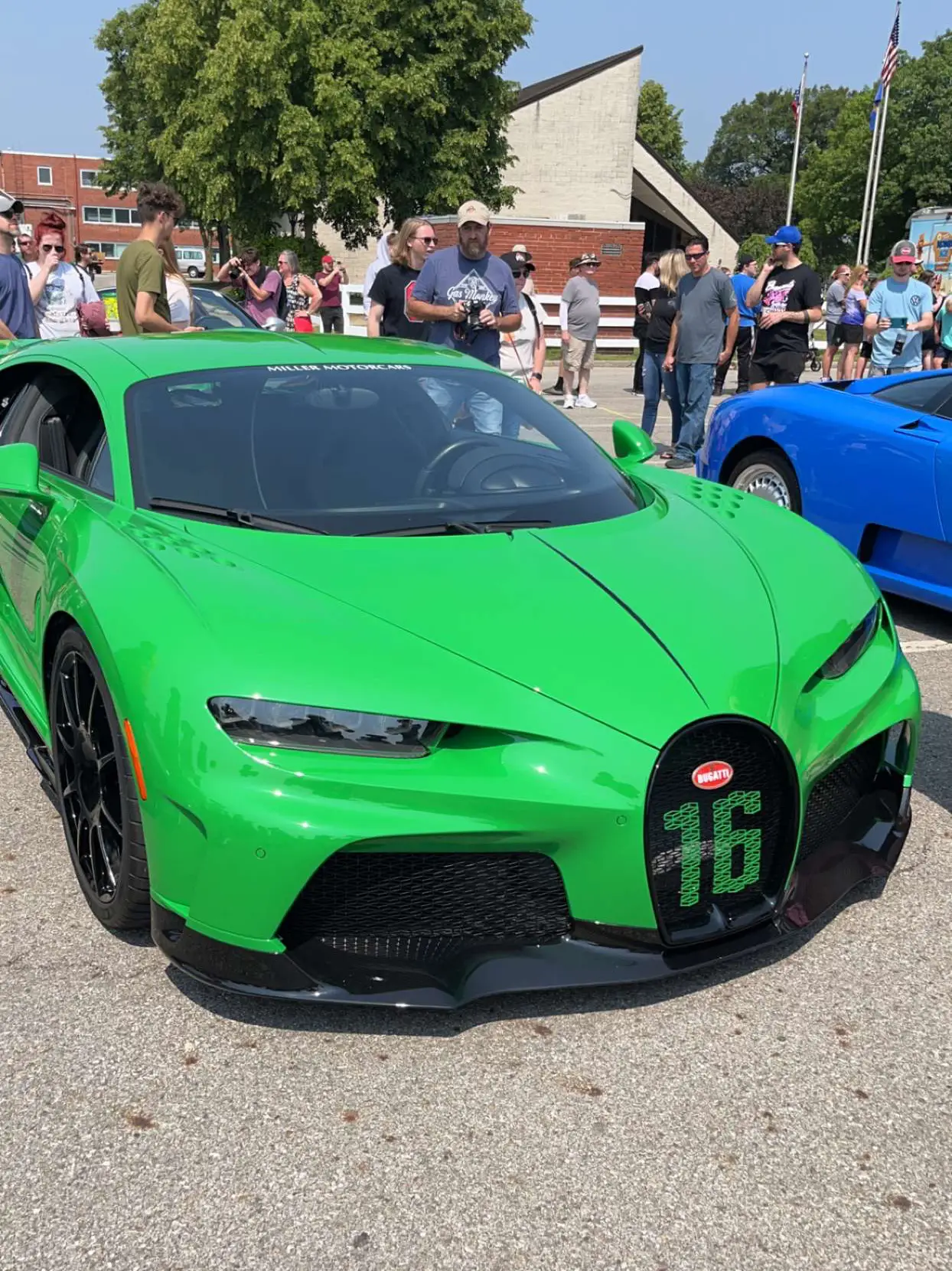 Bugatti Chiron Pur Sport and Super Sport 300+ Are a Yin and Yang