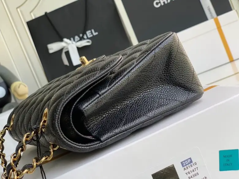 CHANEL Chanel's Gabrielle Small Hobo Bag (A91810 Y61477 94305)