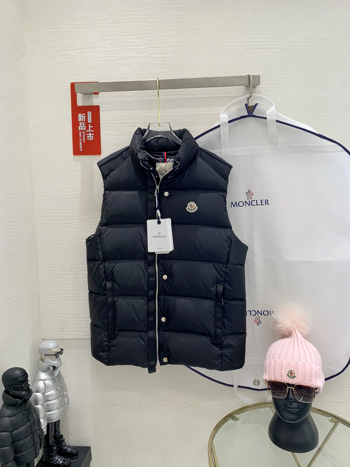 Moncler : ダウン·ベスト 男女兼用 ❄️❄️ | Annaが投稿したフォト