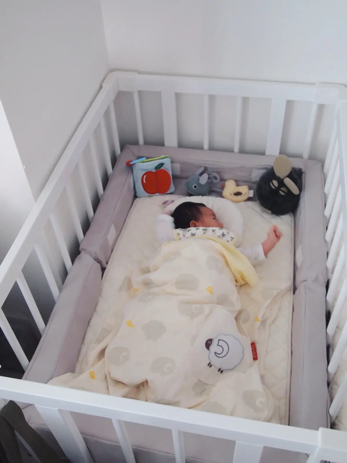 ベビーベッド】狭い部屋にもこれなら置ける！👶 | Cantaが投稿した