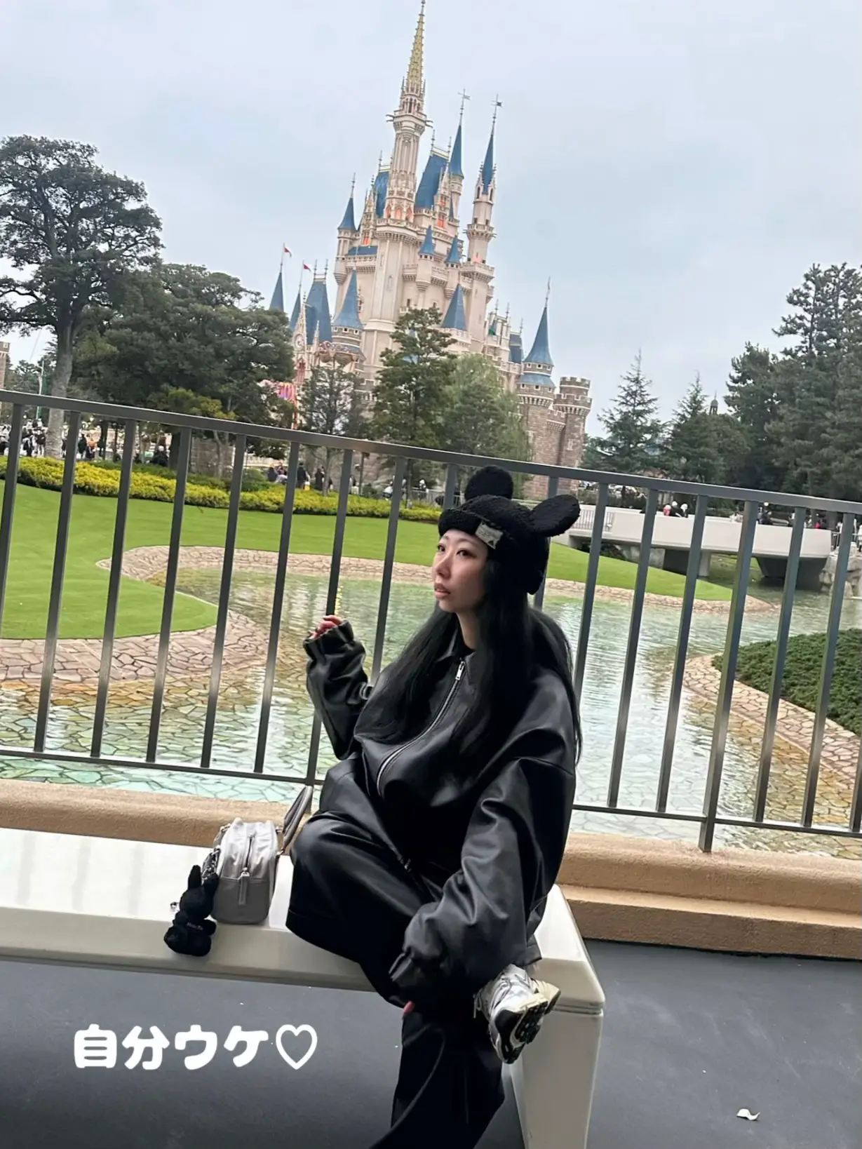 📍ディズニーコーデ🖤どっちがすき？？ | 마이 maiが投稿したフォトブック | Lemon8