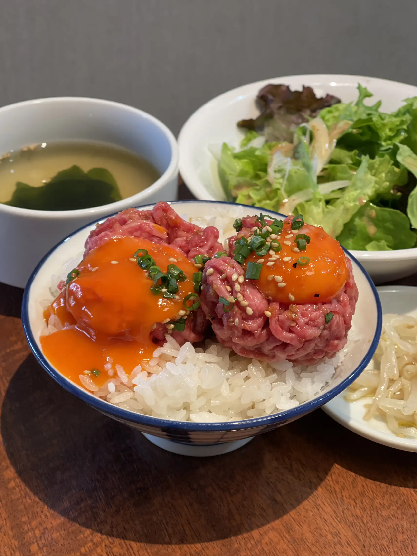 ユッケ丼ランチ‼️‼️ | paruの食べ歩きが投稿したフォトブック | Lemon8