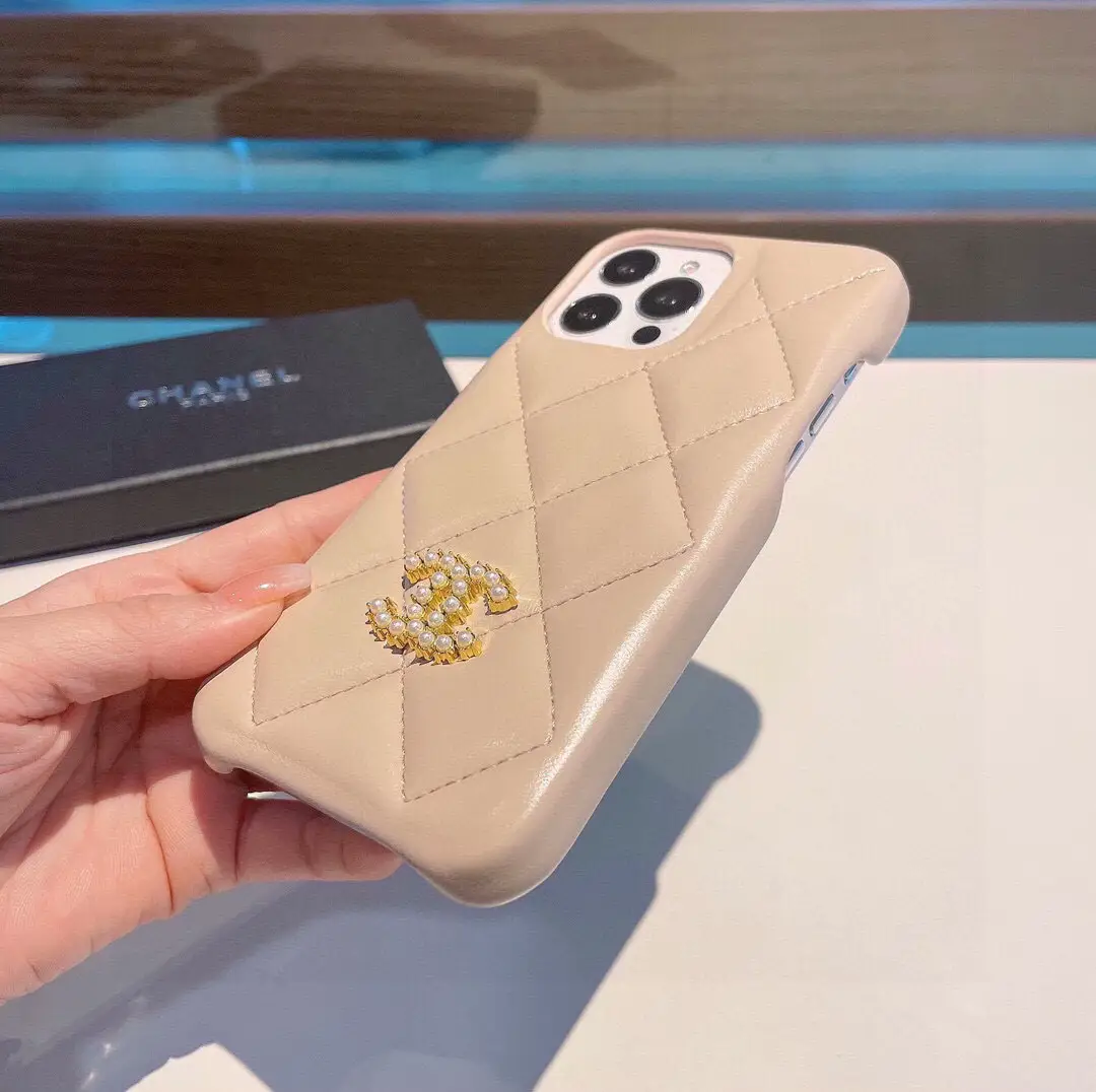 ✨CHANEL Cute iPhone 14 / 13 / 12 mobile phone cover case