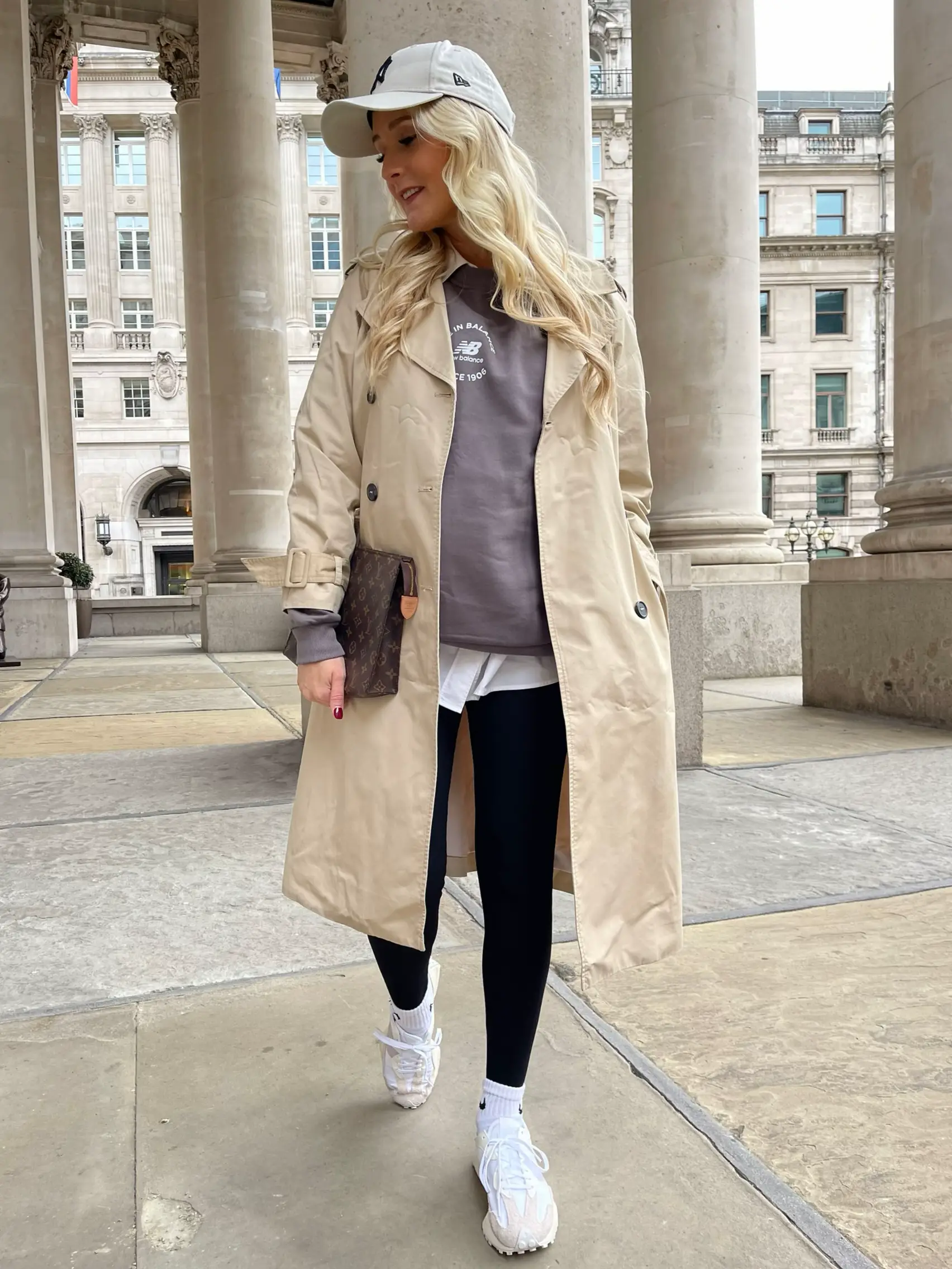 Leggings with Trenchcoat Outfits (13 ideas & outfits)