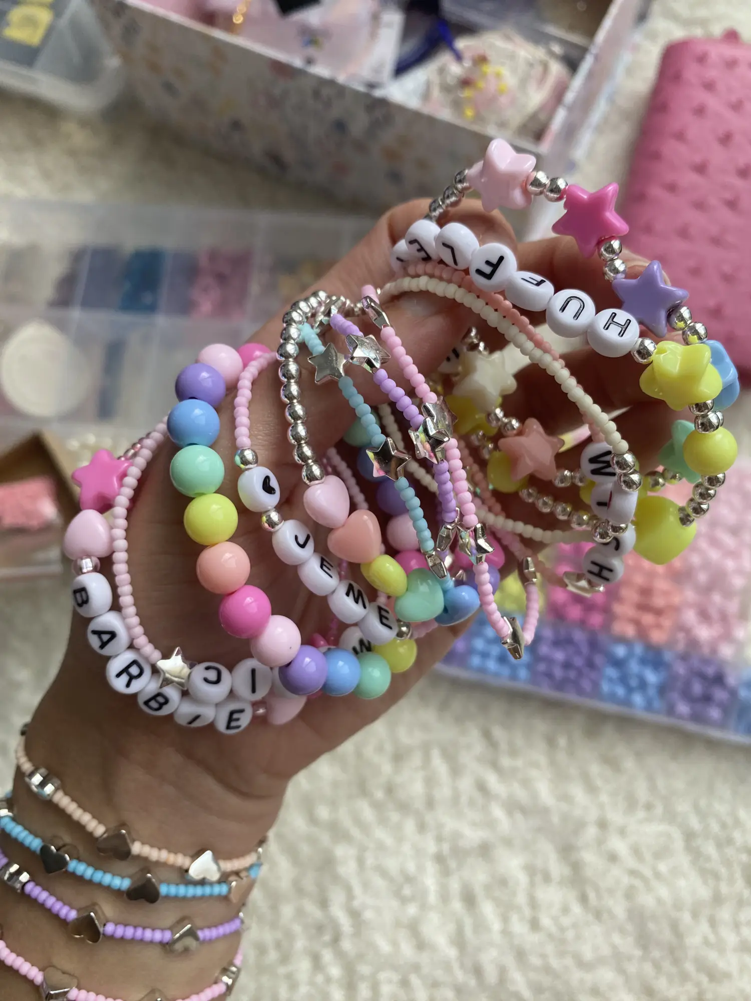 HOW TO BE A VSCO GIRL  Pony bead bracelets, Beaded bracelets