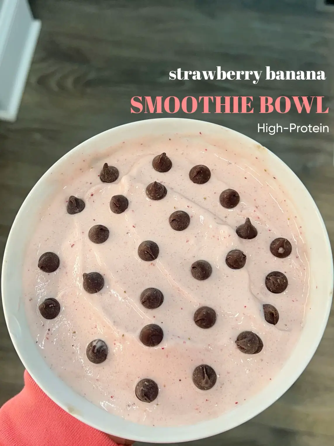 Strawberry Banana Protein Smoothie Bowl –