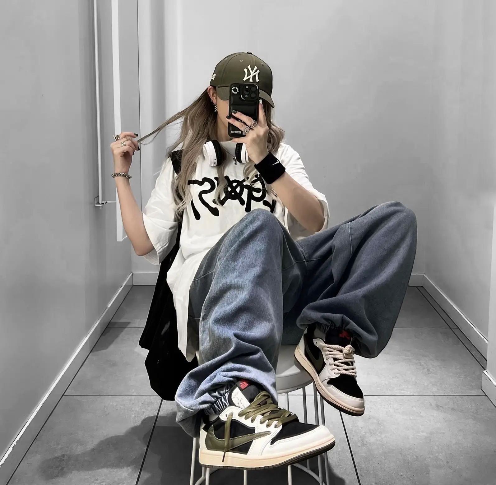 Travis Scott × Nike WMNS Air Jordan 1 👟 | 𝓴𝓲𝓴𝓾が投稿した