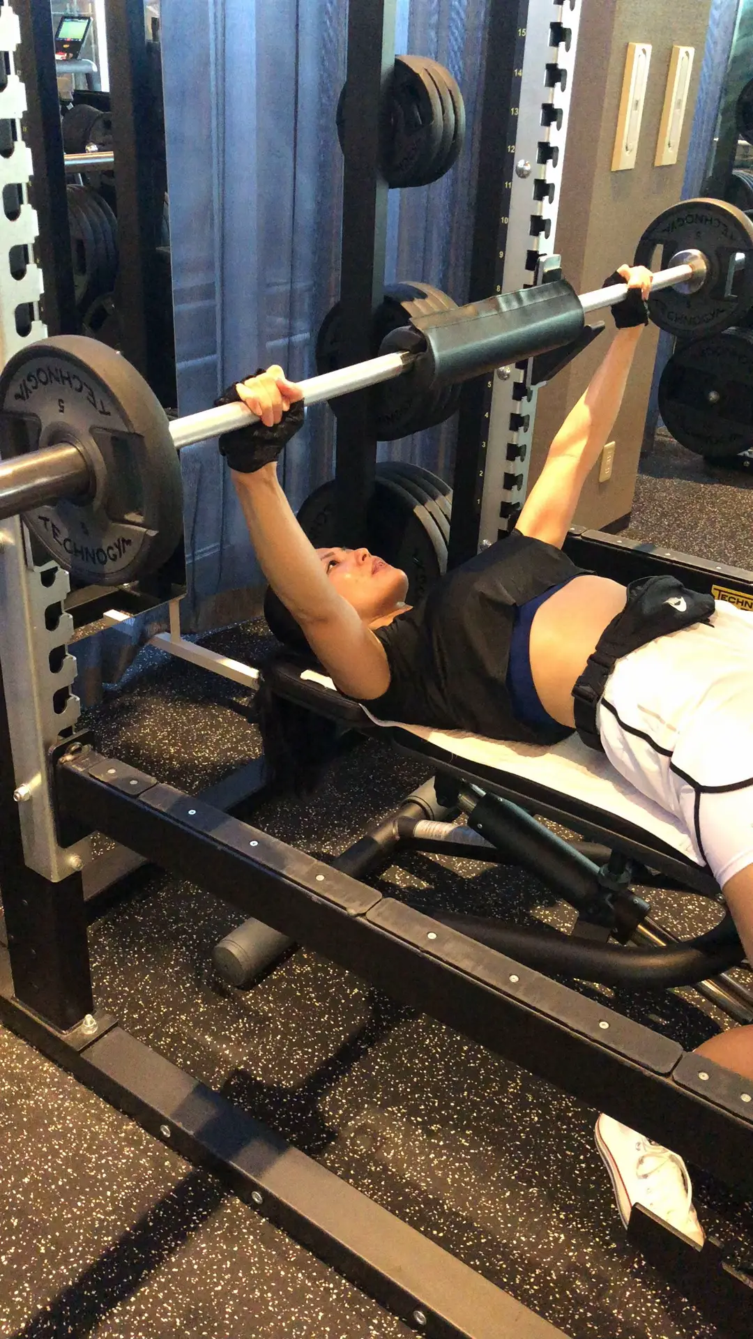 ベンチプレス30kgは初心者も簡単！筋トレ女子におすすめのコツと魅力