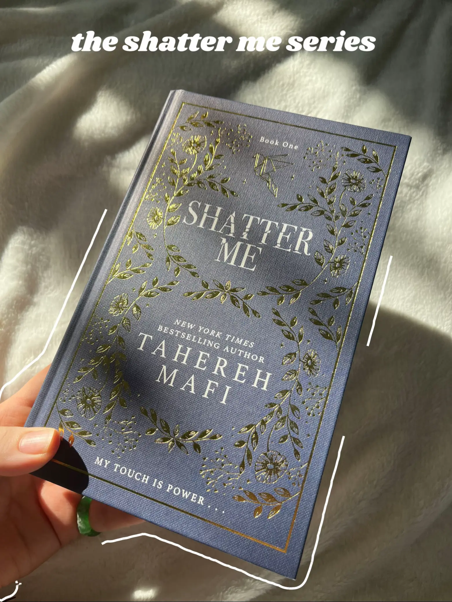Short Book Review: Shatter Me (Shatter Me #1) by Tahereh Mafi – The Talking  Bookworm