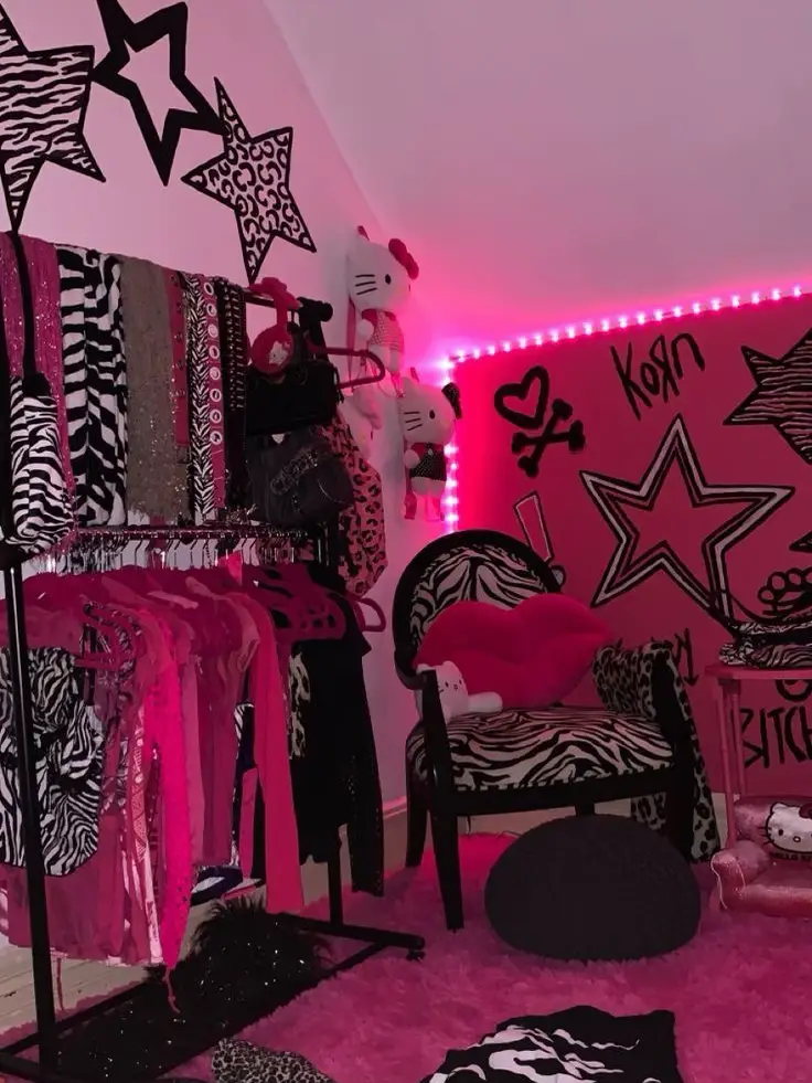 HK Studio Funny Ocean Porthole Cool Room Decor - Pink Cartoon Room Decor  Y2K for Dorm, Teen Bedroom 12 Pack 4