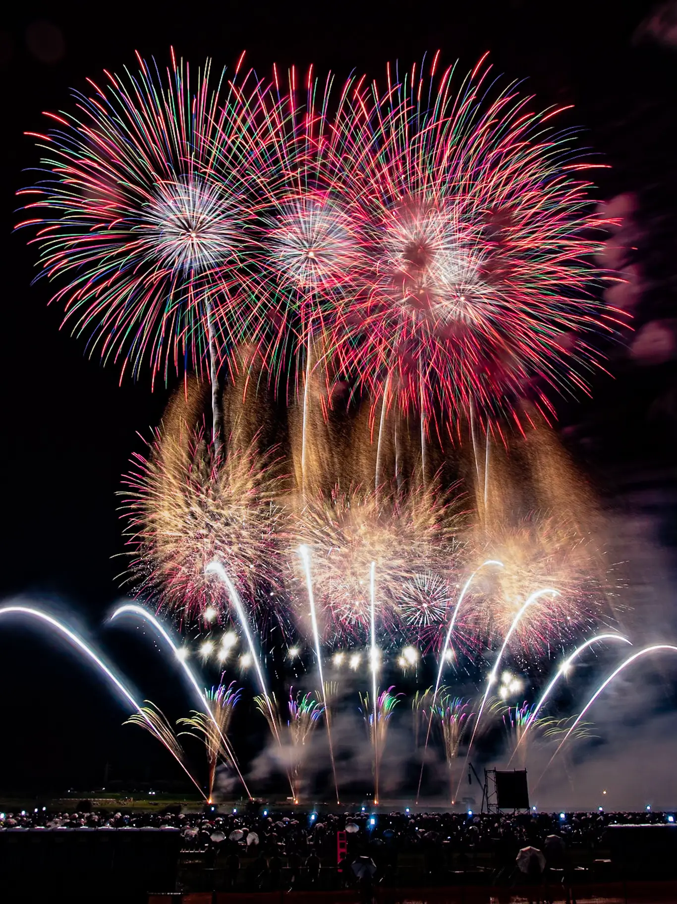 秋田】日本三大花火大会のひとつ🎇一流の花火師たちによる競技大会！全然花火競技大会「大曲の花火 | Mizu┊︎旅・グルメフォトが投稿したフォトブック  | Lemon8