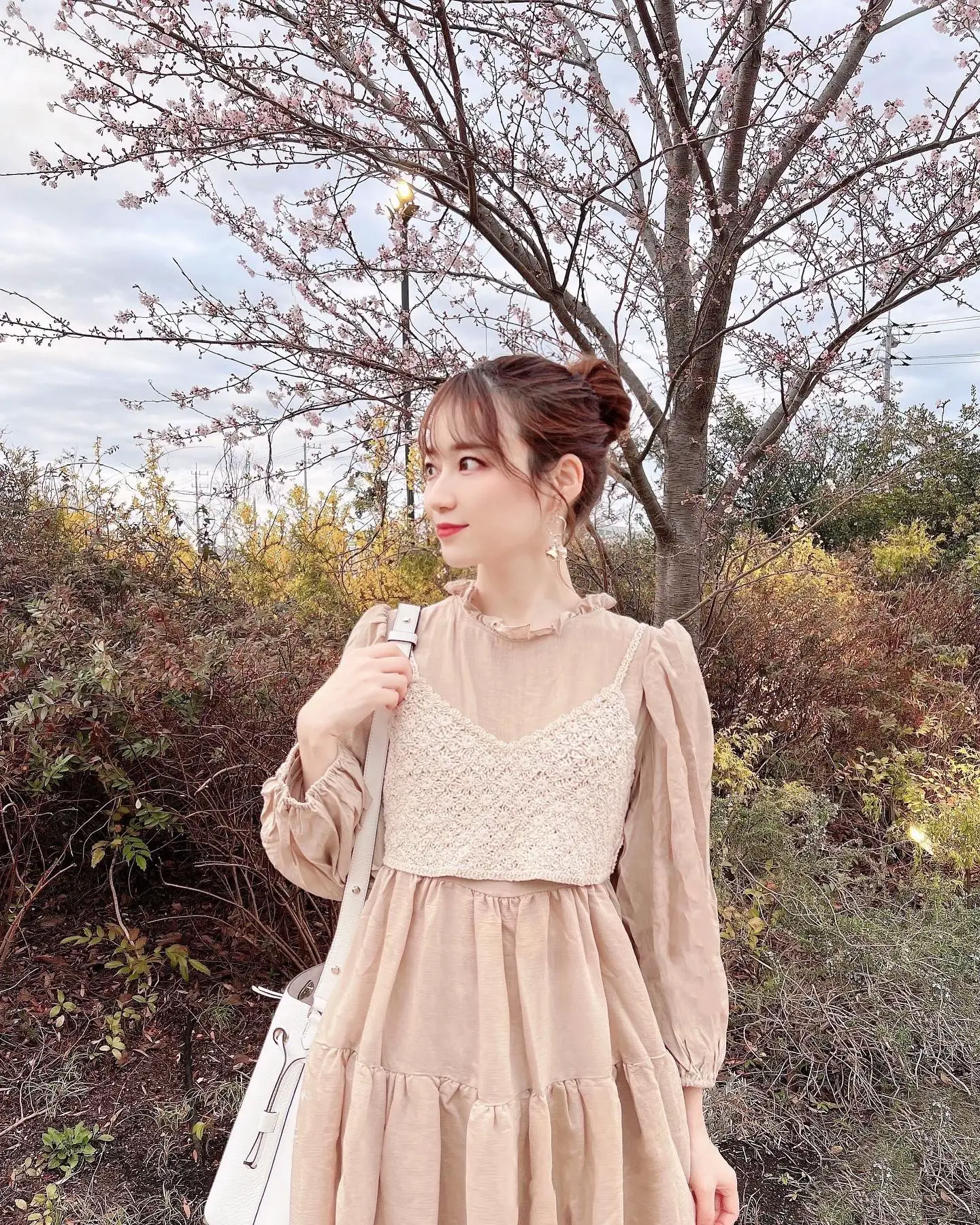 DURAS【撮影で数時間着用のみ】白レースワンピ