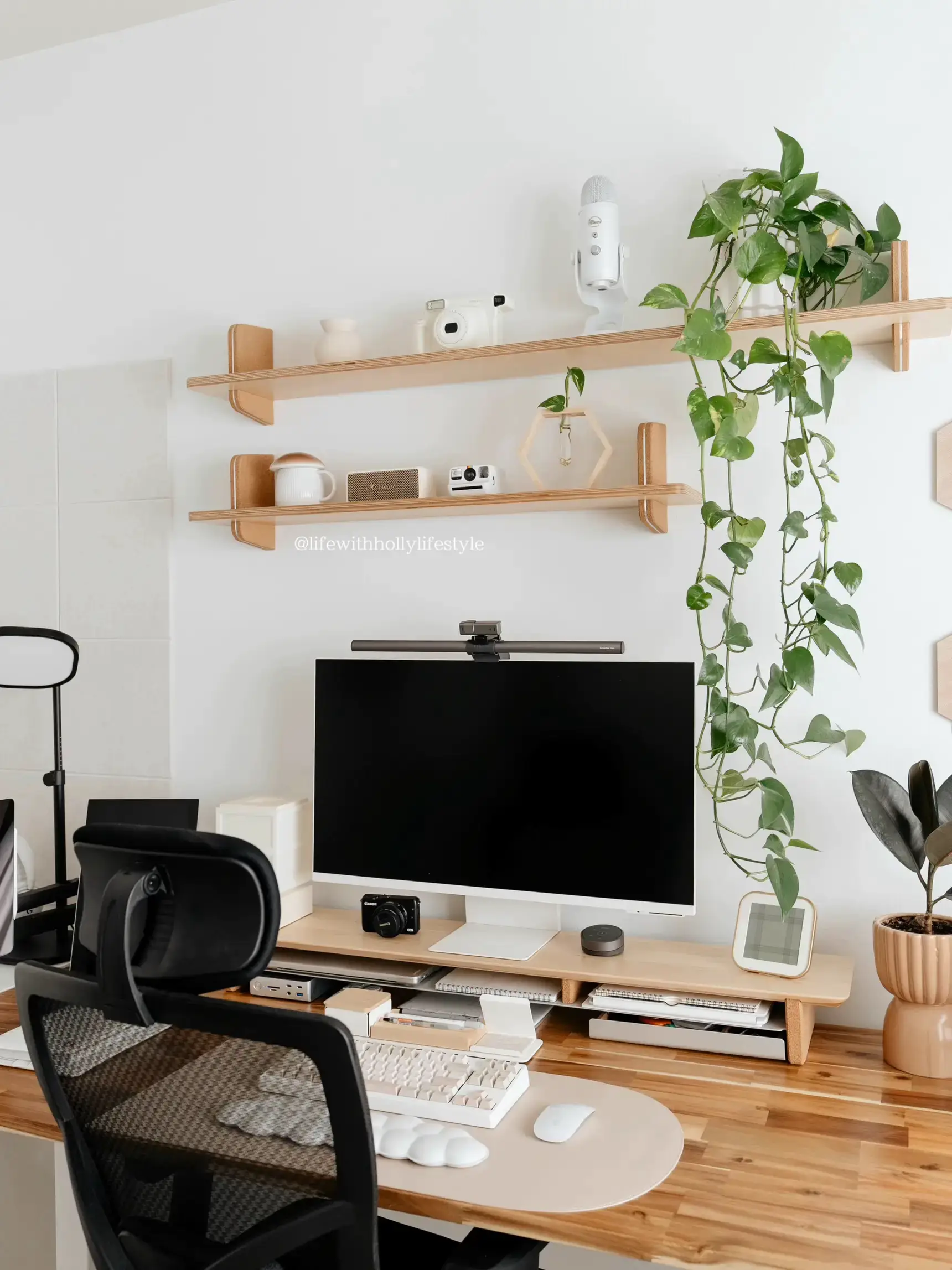 aesthetic & functional office setup, Gallery posted by kaeli mae