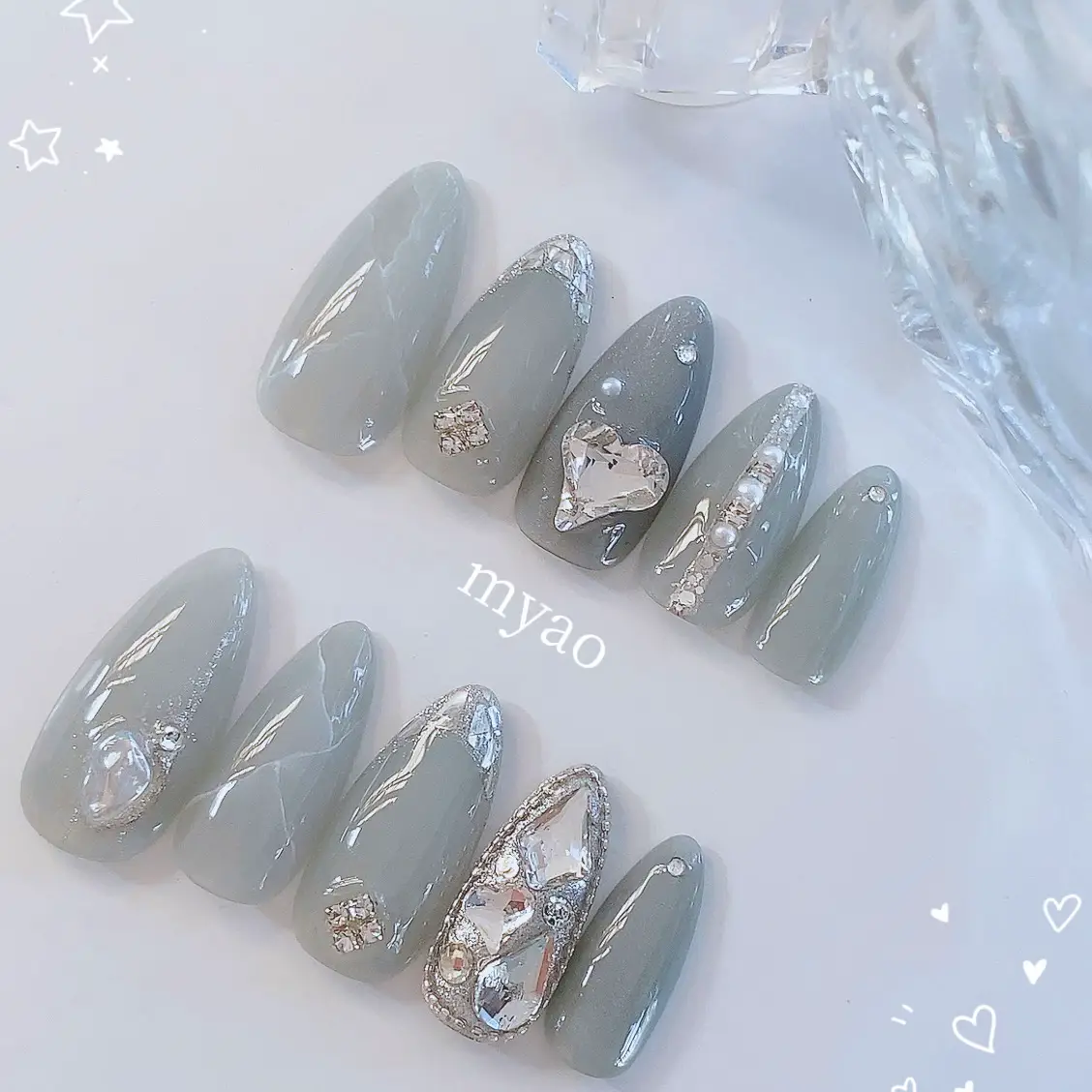 グレー ニュアンス キラキラネイルチップ ☁️𓈒𓏸 | myao nail 𓃠‪が投稿したフォトブック | Lemon8‬