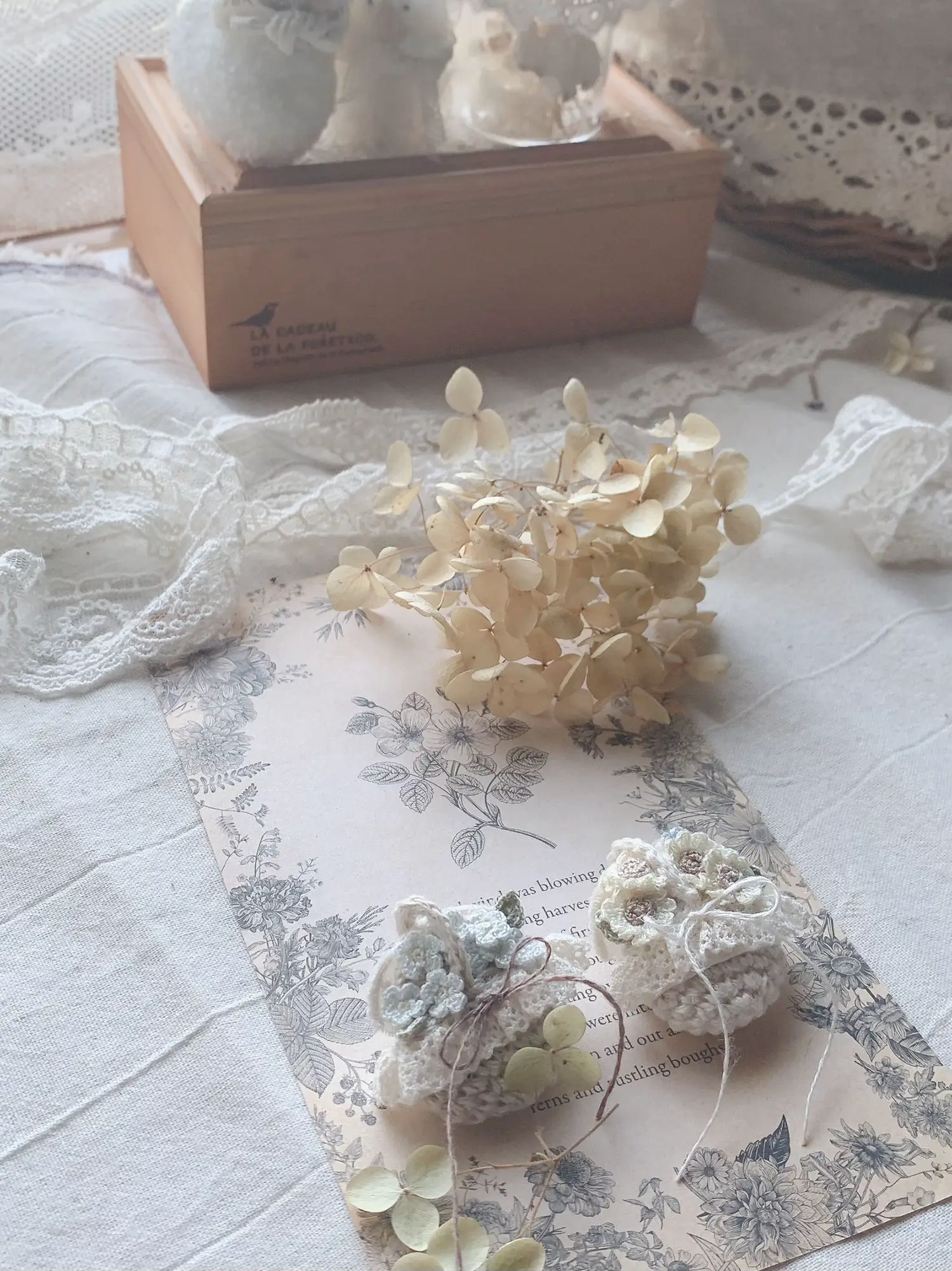 刺繍で編んだお花をバスケットに𓂃𓈒𓏸𓍯 | 𝑟𝑎𝑏𝑖𓂃 𓈒𖧷が投稿した 