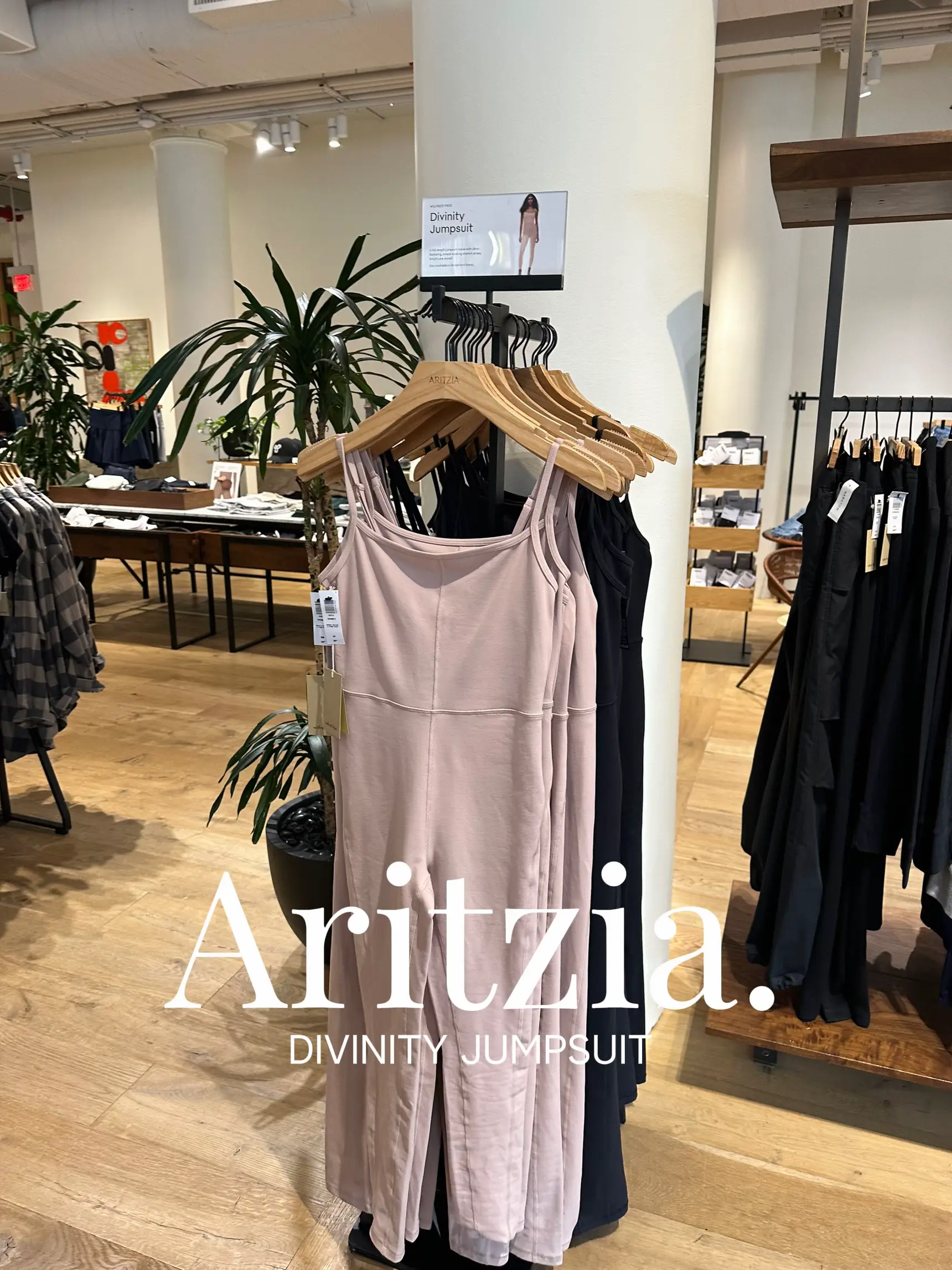TRYING ON THE ARITZIA DIVINITY JUMPSUIT, Gallery posted by Valeria Redher